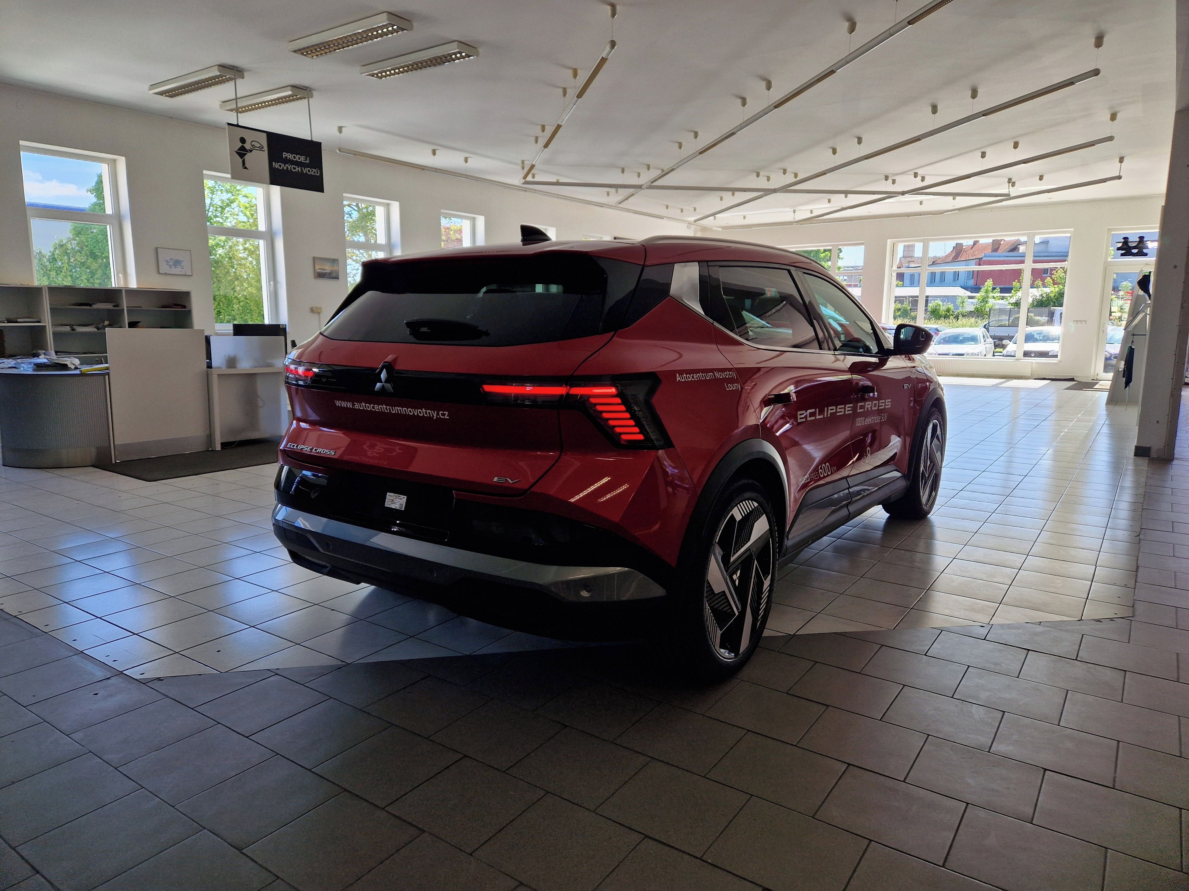 Mitsubishi Eclipse Cross, INSTYLE 160kW/220k 87kWh - fotka 5