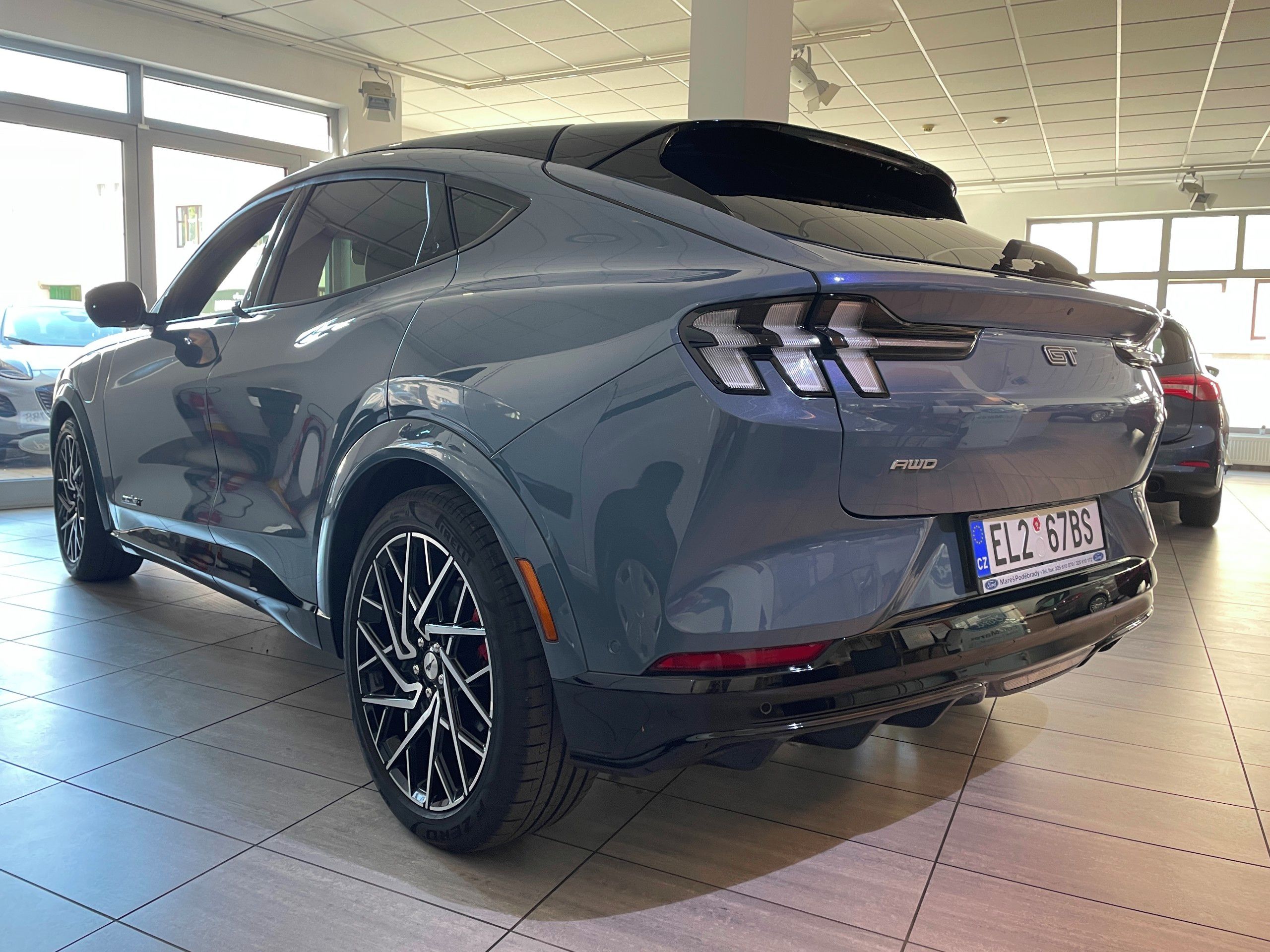 Ford Mustang Mach-E, GT 91kWh 358kW/487k AWD - fotka 3