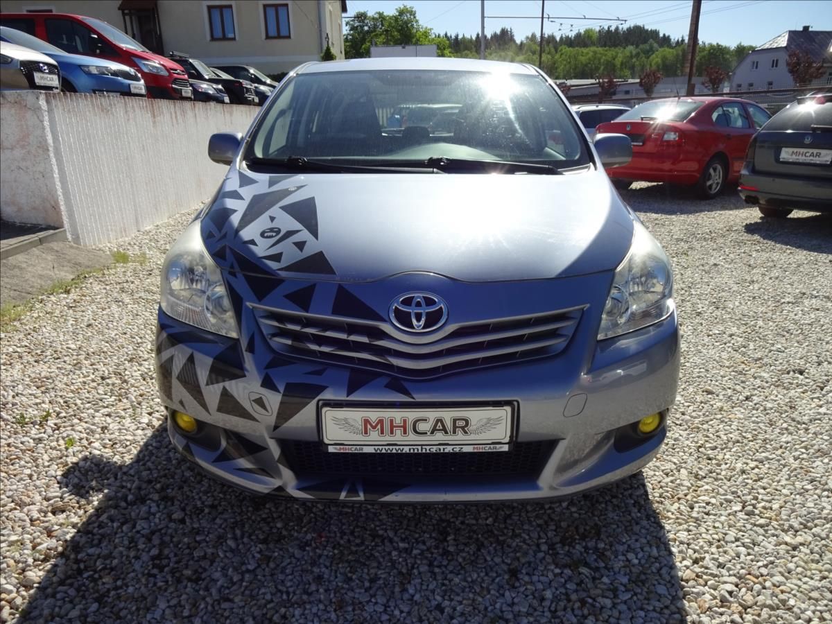 Toyota Verso, 2.0 D-4D 7.MÍST - fotka 2