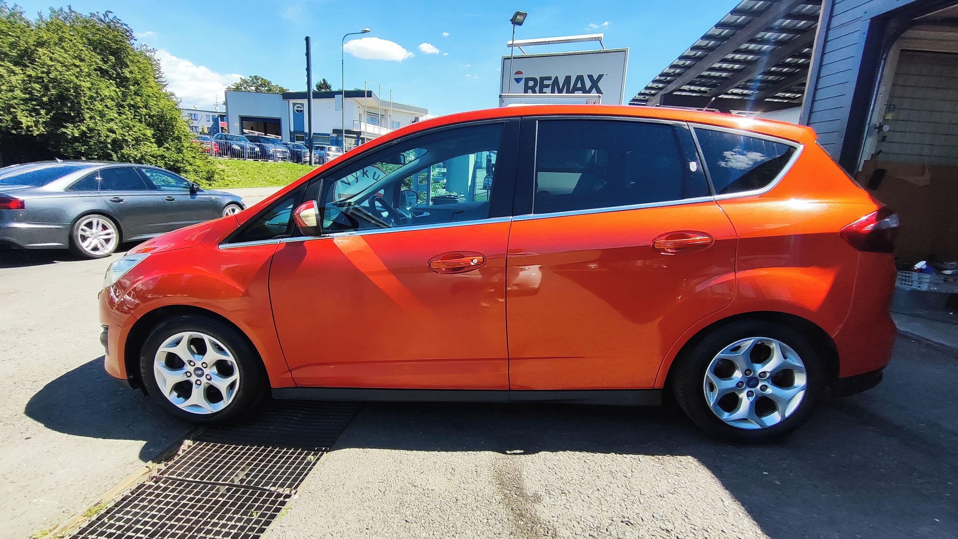 Ford C-MAX, 1.6 16V 92kW Ghia - fotka 2