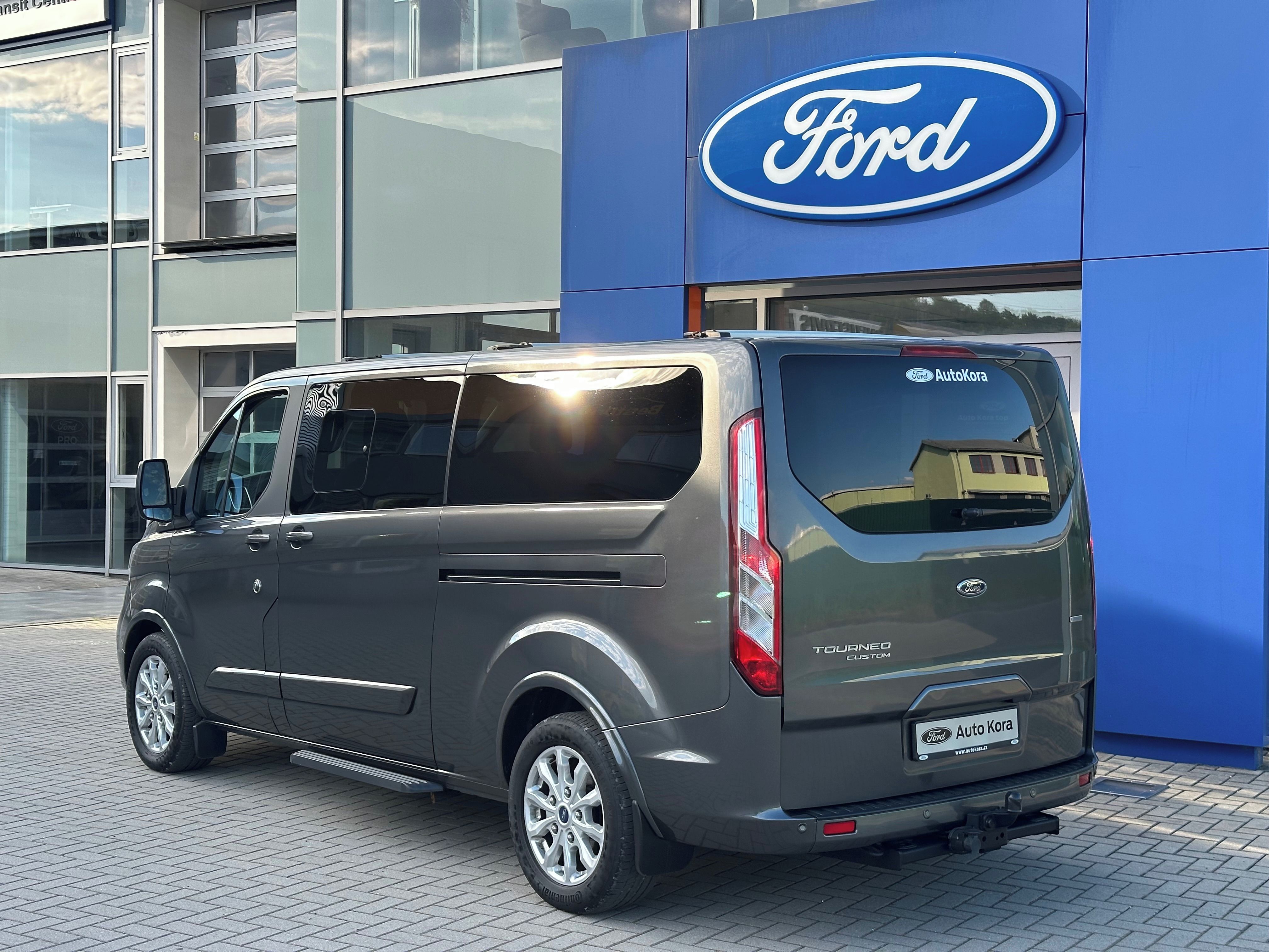 Ford Tourneo Custom, Titanium L2 170k/Man 8míst ČR - fotka 2