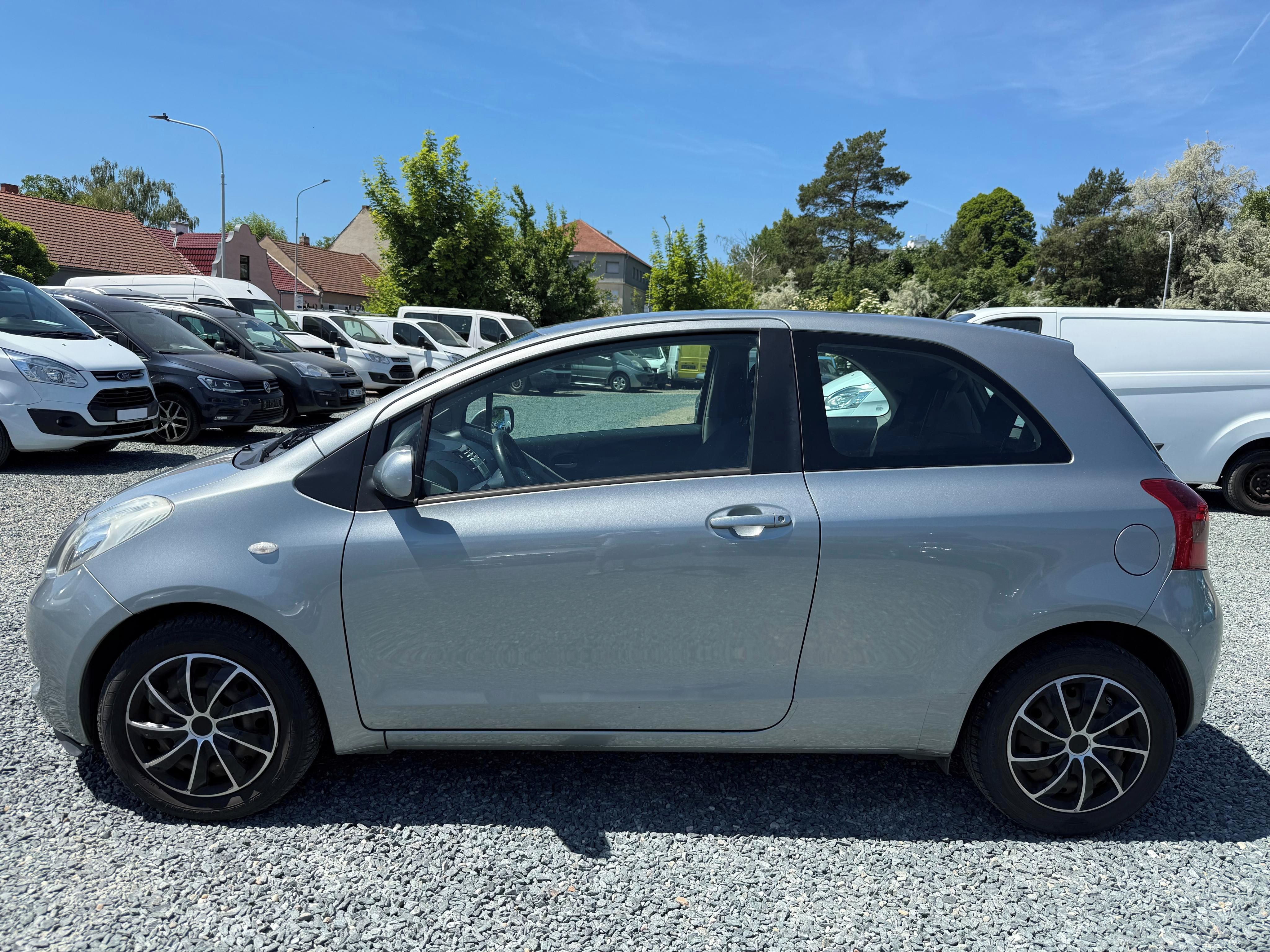 Toyota Yaris, 1.3 VVT-I 64Kw Automat - fotka 3