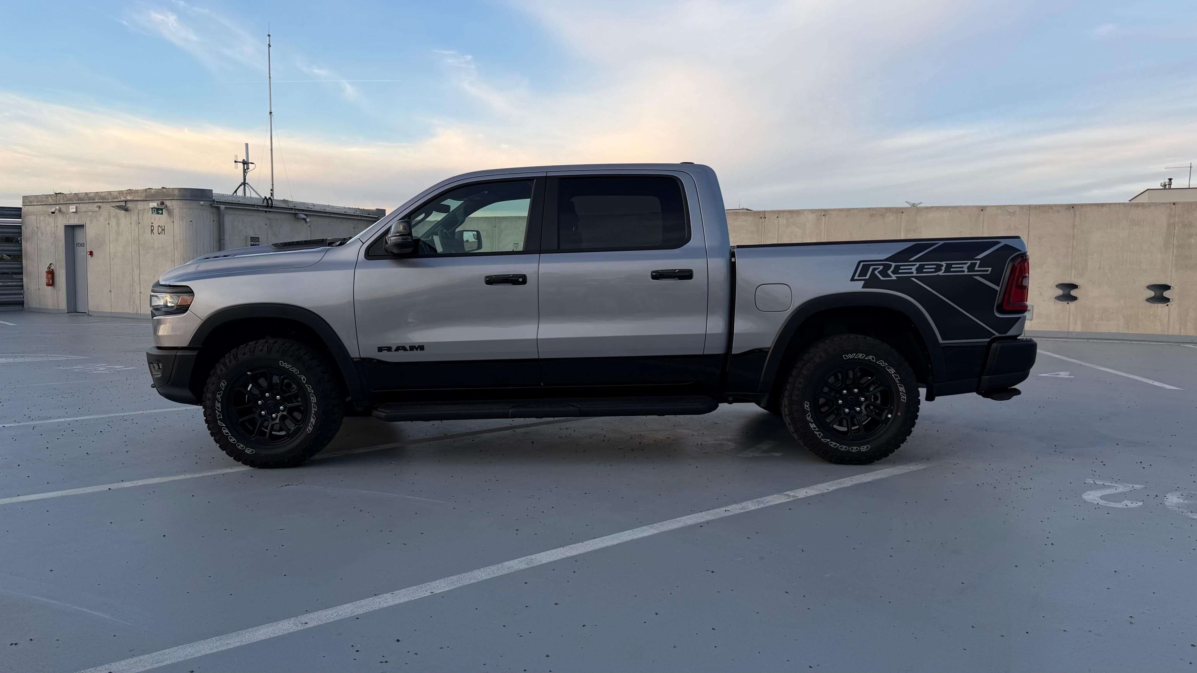 Dodge Ram, REBEL - 420k - HARMAN KARDON - fotka 2