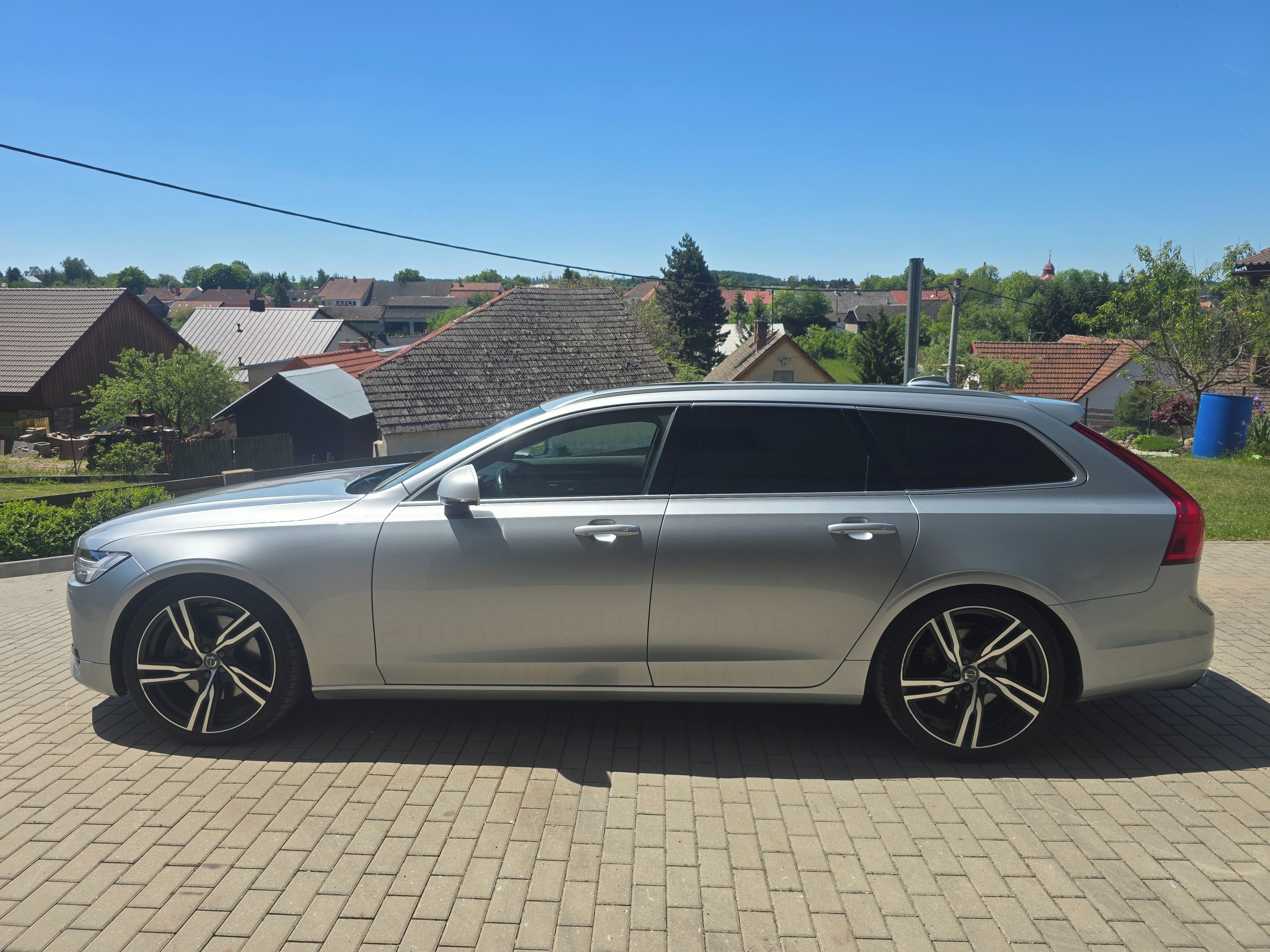 Volvo V90, D5 AWD r-design - fotka 3