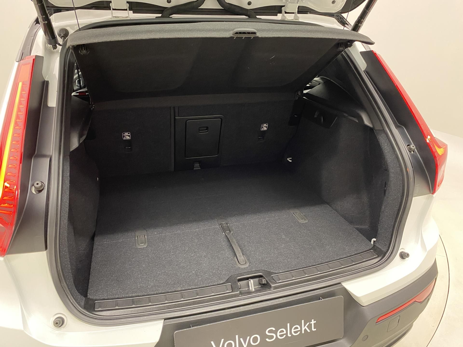 Volvo XC40, PURE ELECTRIC RECHARGE CORE - fotka 6
