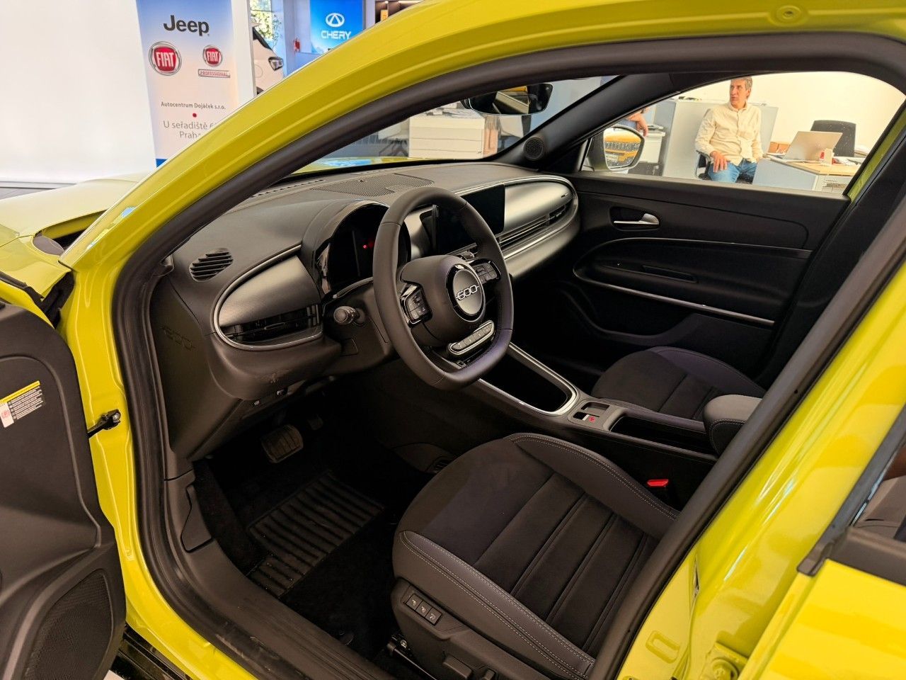 Fiat 600, Sport 1.2 Turbo Hybrid 145k eD - fotka 4