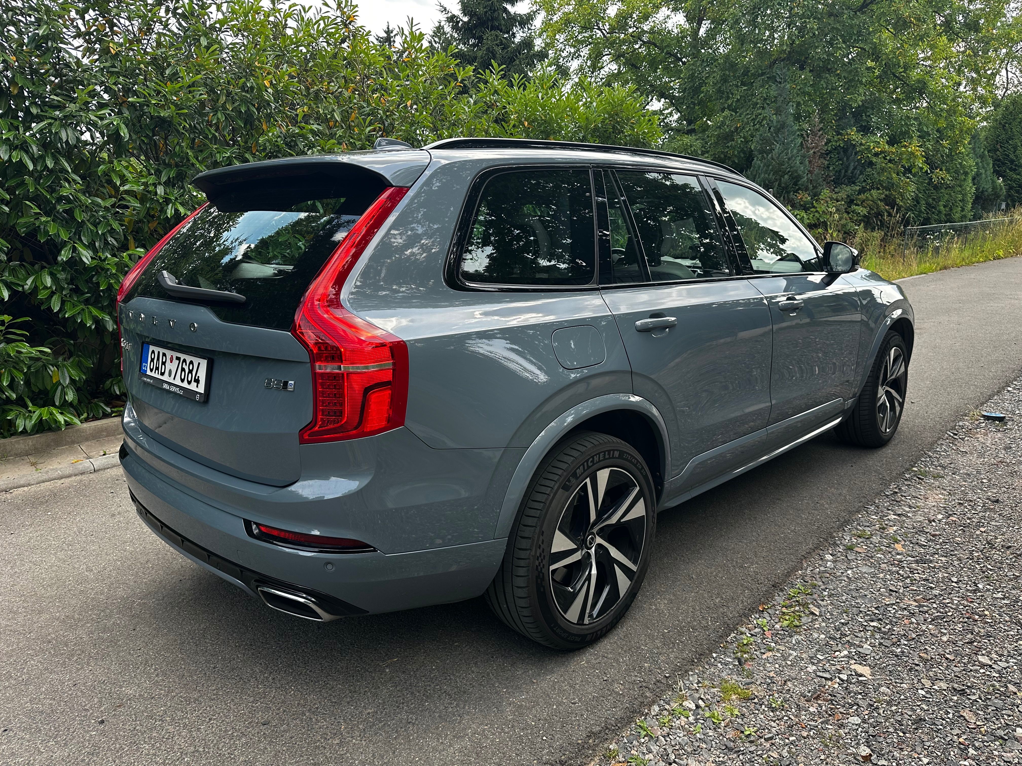 Volvo XC90, B5 diesel v R design - fotka 5