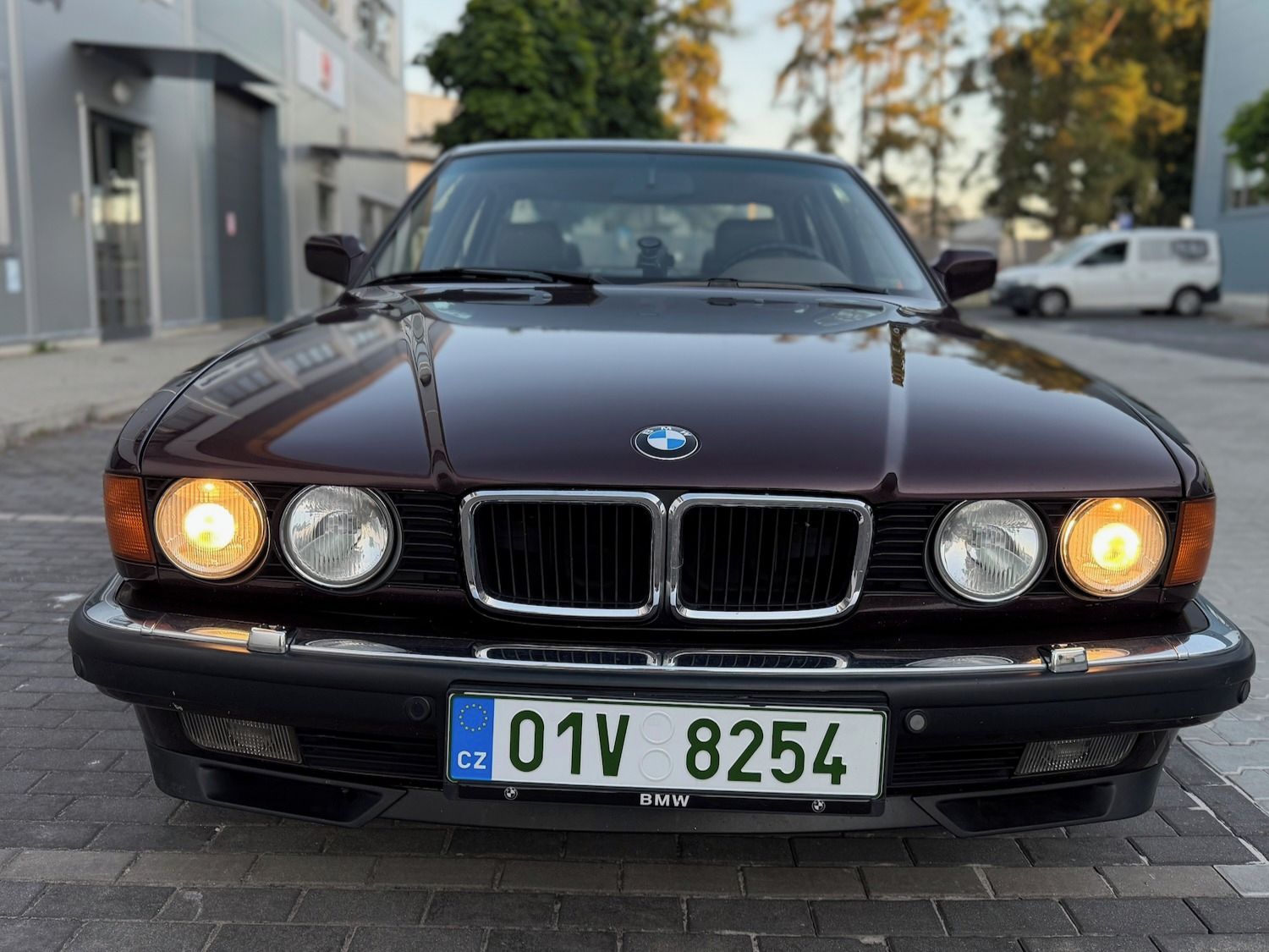 BMW Řada 7, E32 750i V12 - fotka 2