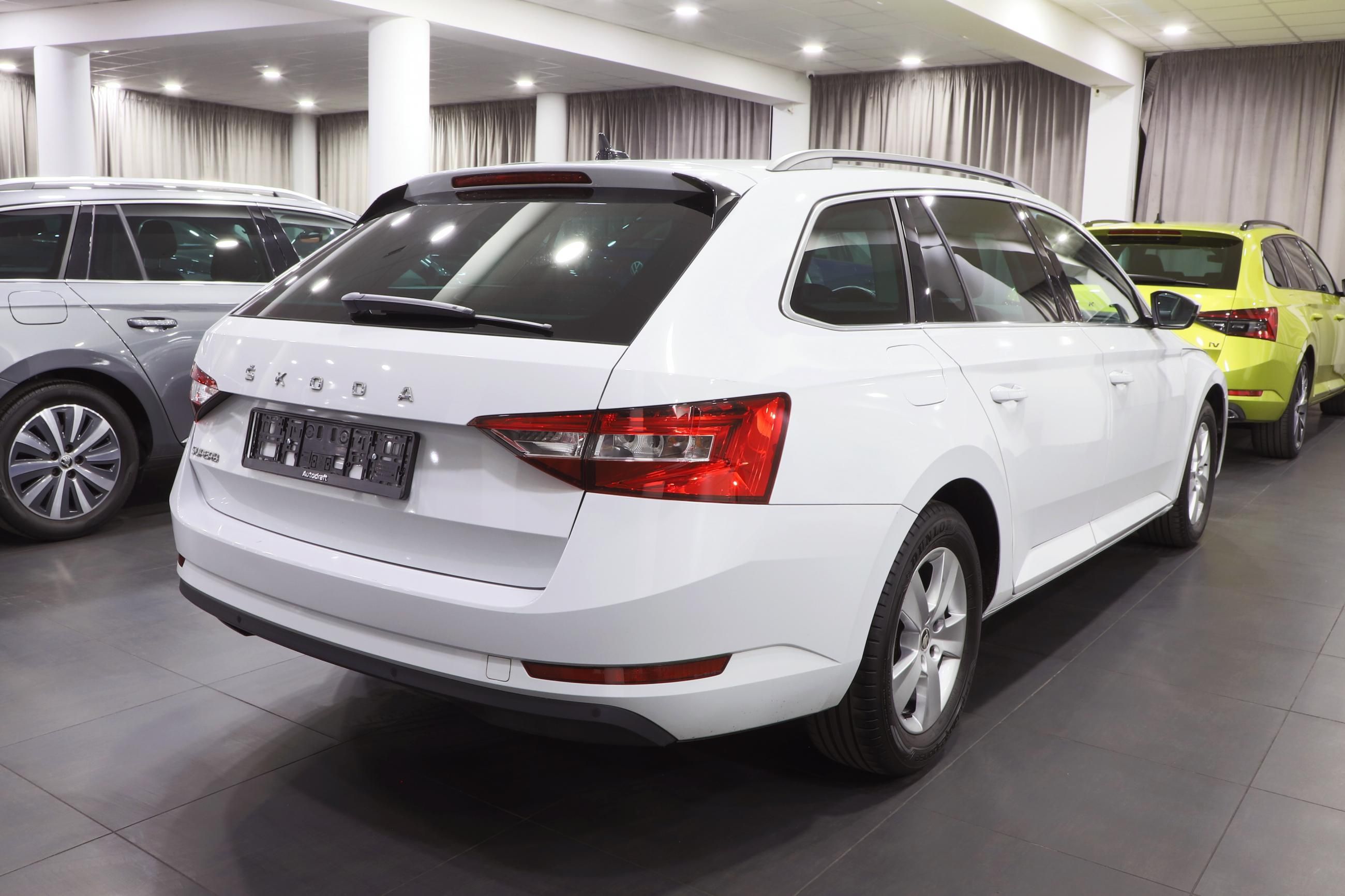 Škoda Superb, 2.0 TDI 110kW DSG / ALU 16'' - fotka 3