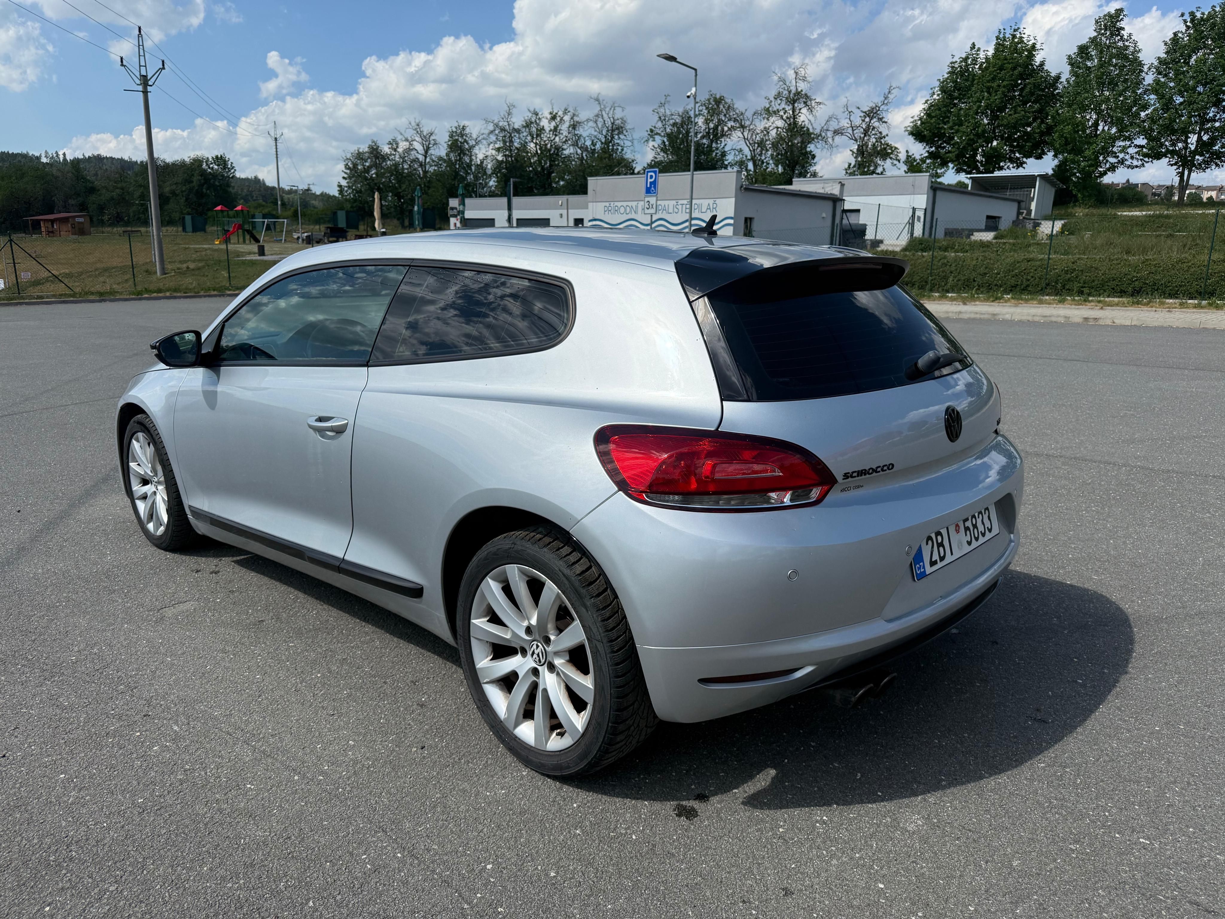 Volkswagen Scirocco, 1,4tsi 118kw černý strop - fotka 3