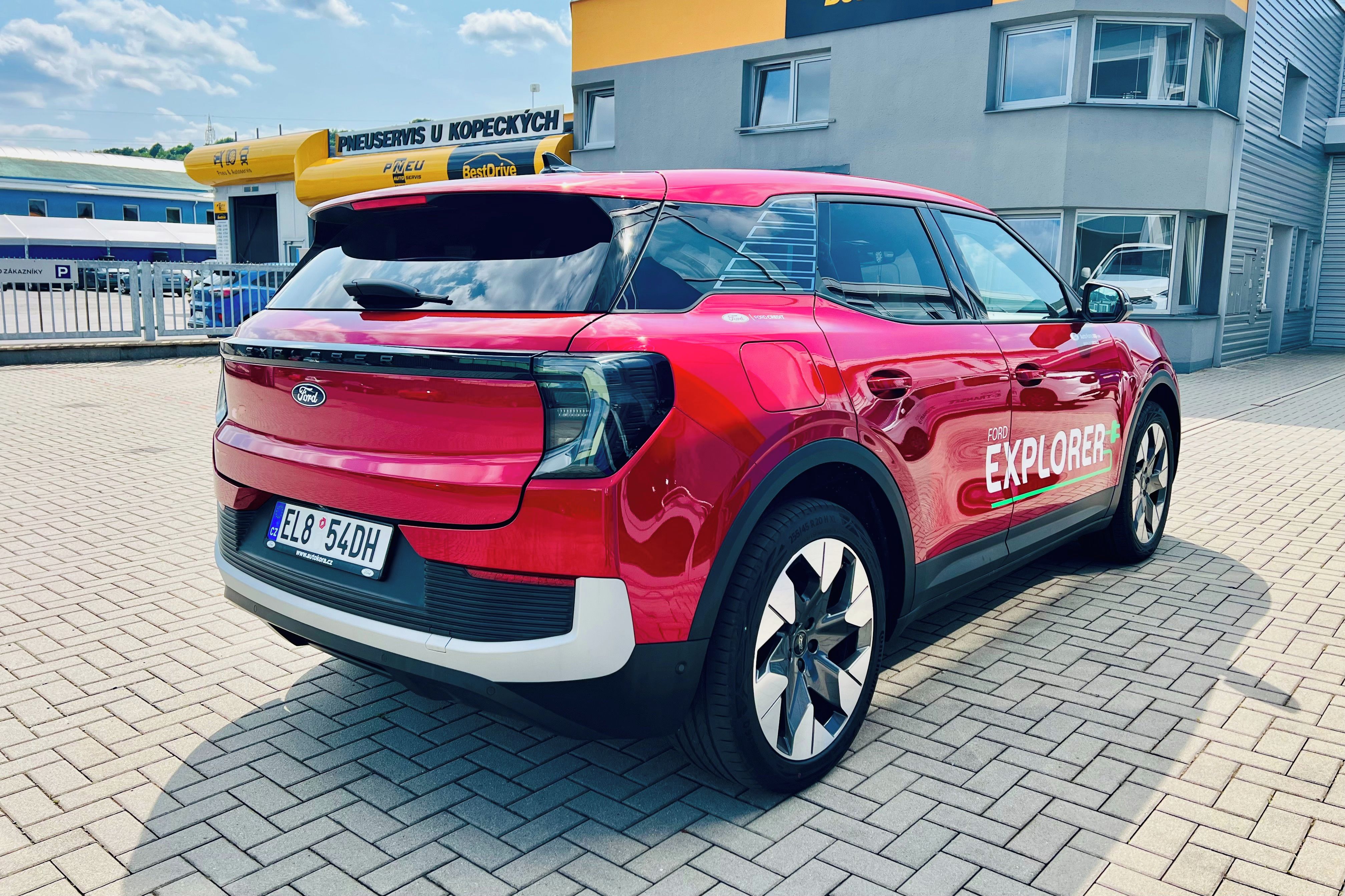 Ford Explorer, EL 79kWh AWD 2025 ČR Dealer - fotka 5