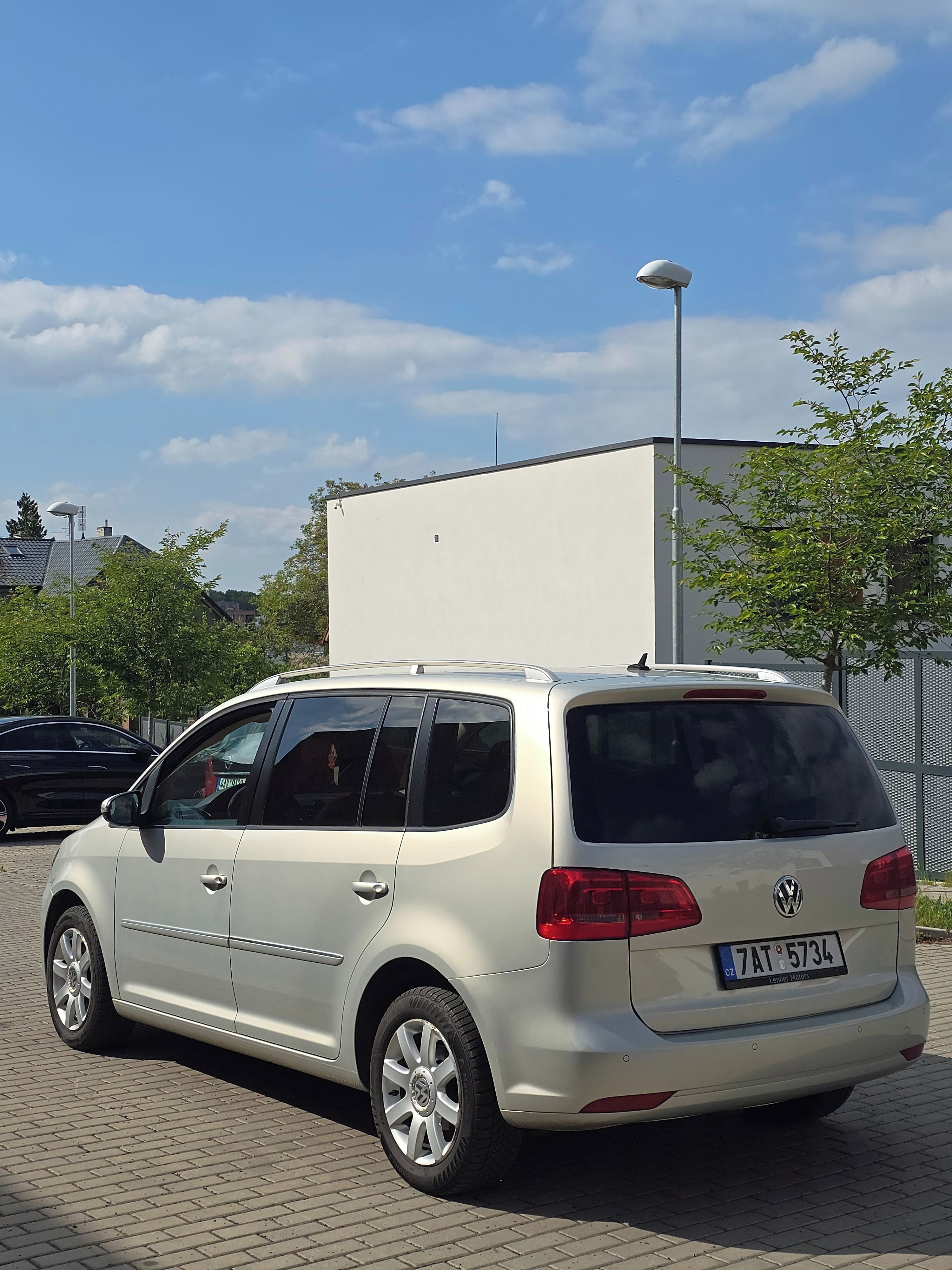 Volkswagen Touran, 2010 Volkswagen Touran 2.0 TDI - fotka 3