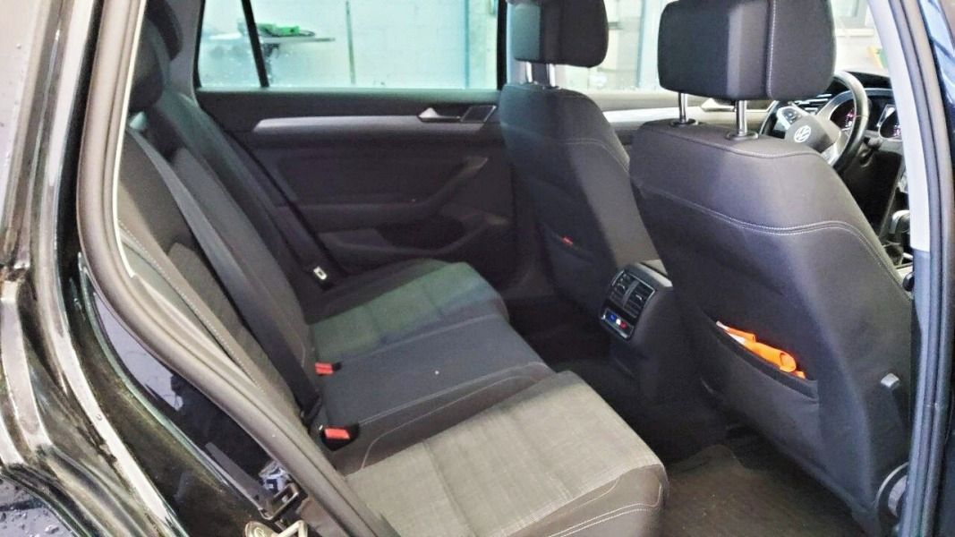 Volkswagen Passat, 2.0 TDi (110 kW) Business, LED - fotka 5