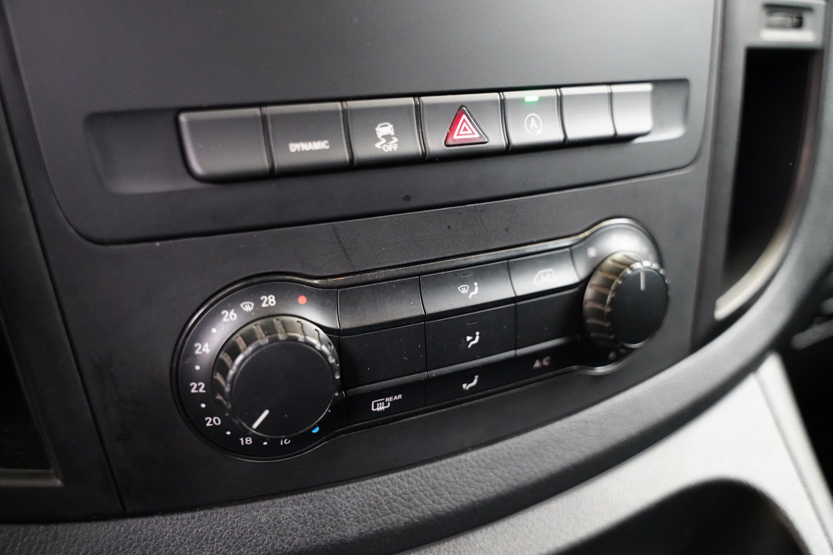 Mercedes-Benz Vito, 119 CDI 140 kW XL AUT 4x4 - fotka 4