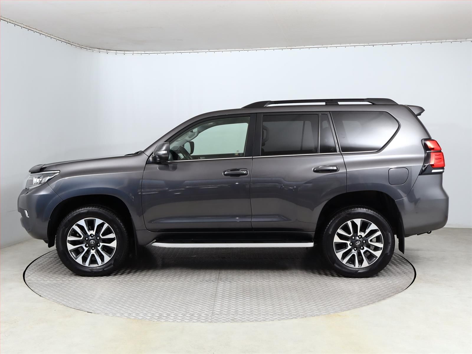 Toyota Land Cruiser, 2.8 D-4D, Tažné, 360° kamera - fotka 2