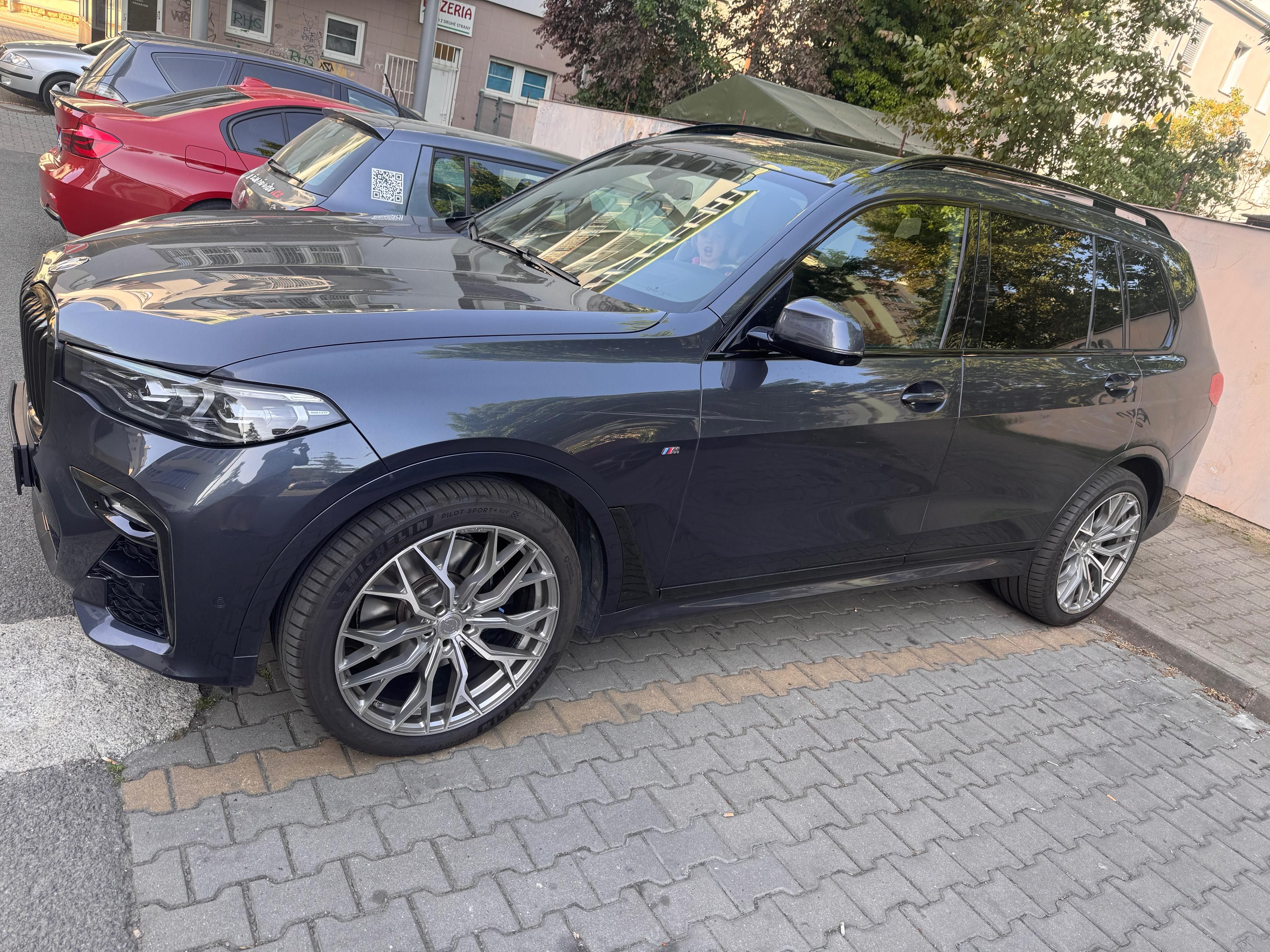 BMW X7, BMW X7 xDrive 40d - fotka 4