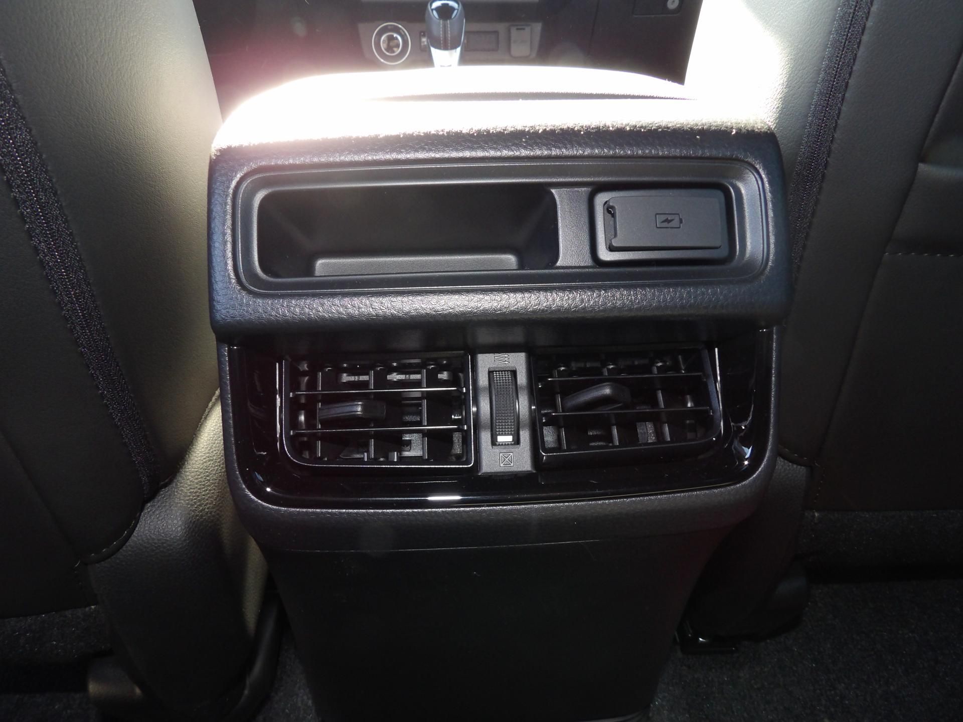 Isuzu D-Max, V-Cross 2.2L 163K 4x4 8st. A/T - fotka 4