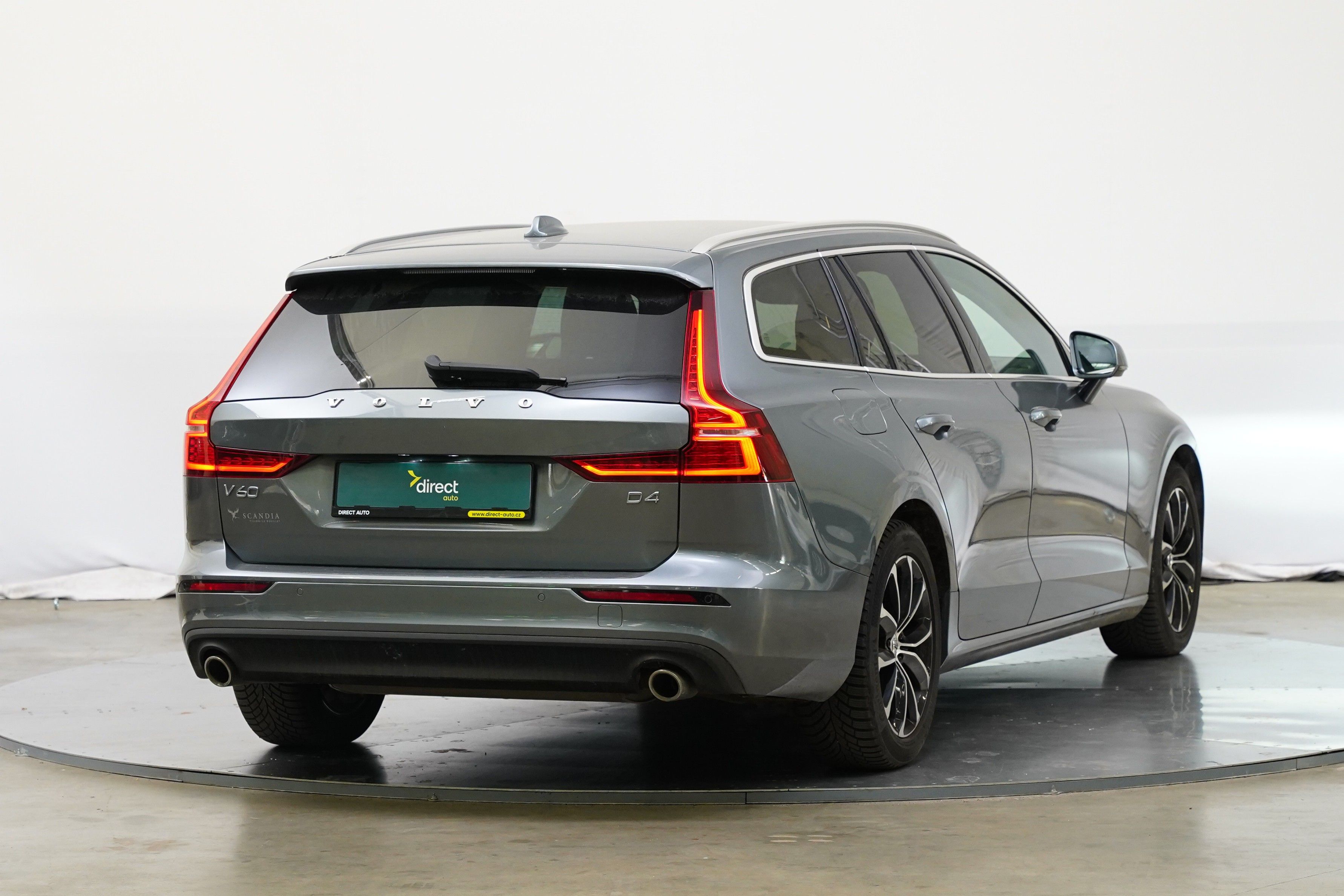 Volvo V60, 2.0 D4 140 kW Momentum - fotka 2