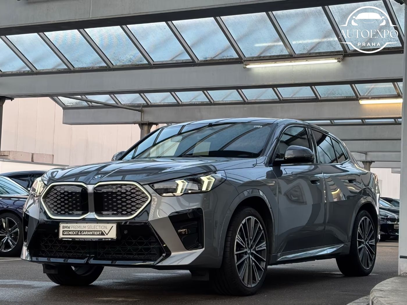BMW iX2, xDrive30 M-Sport - fotka 2