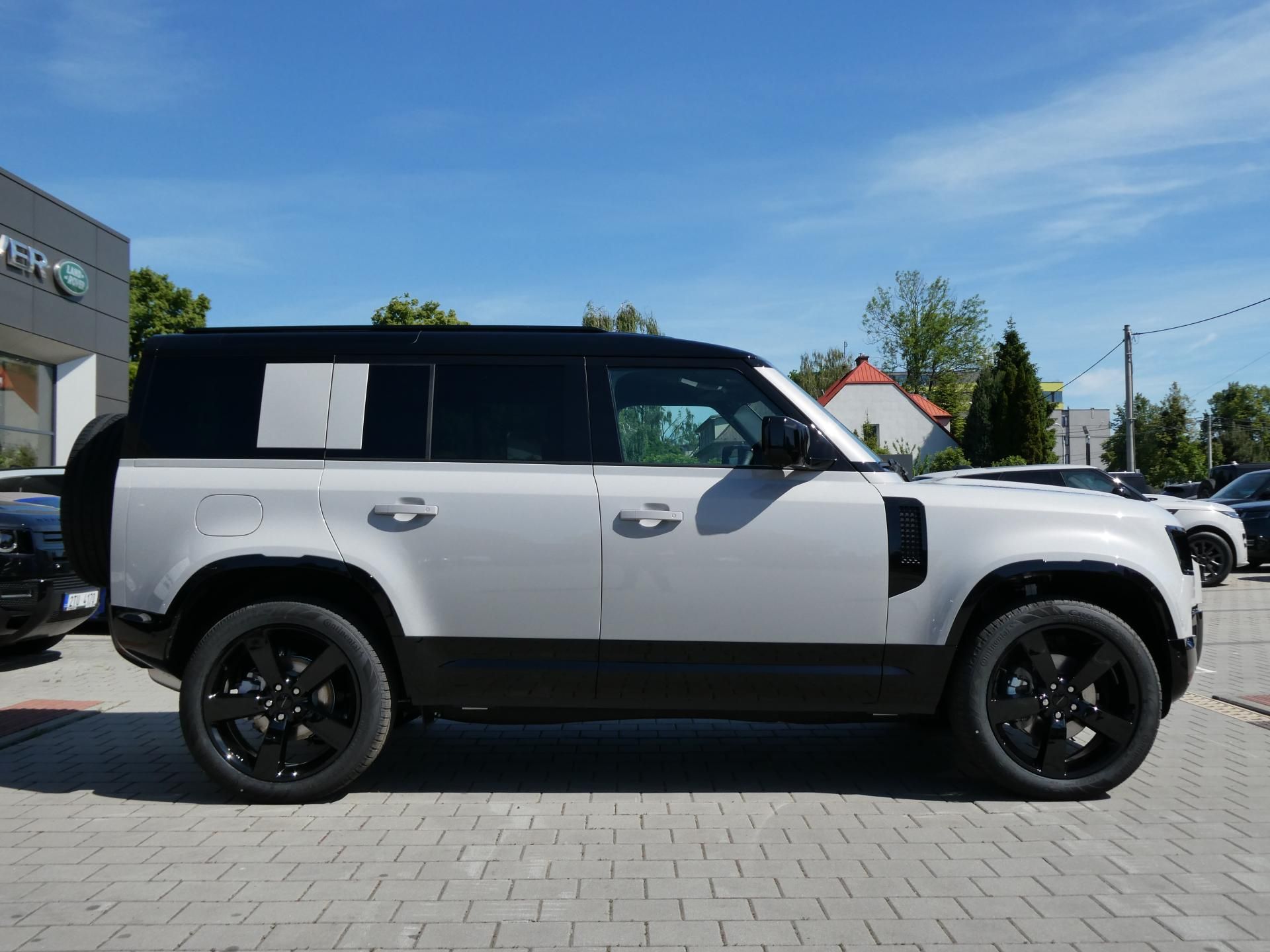 Land Rover Defender, 110 3,0 X-Dynamic SE D200 - fotka 6