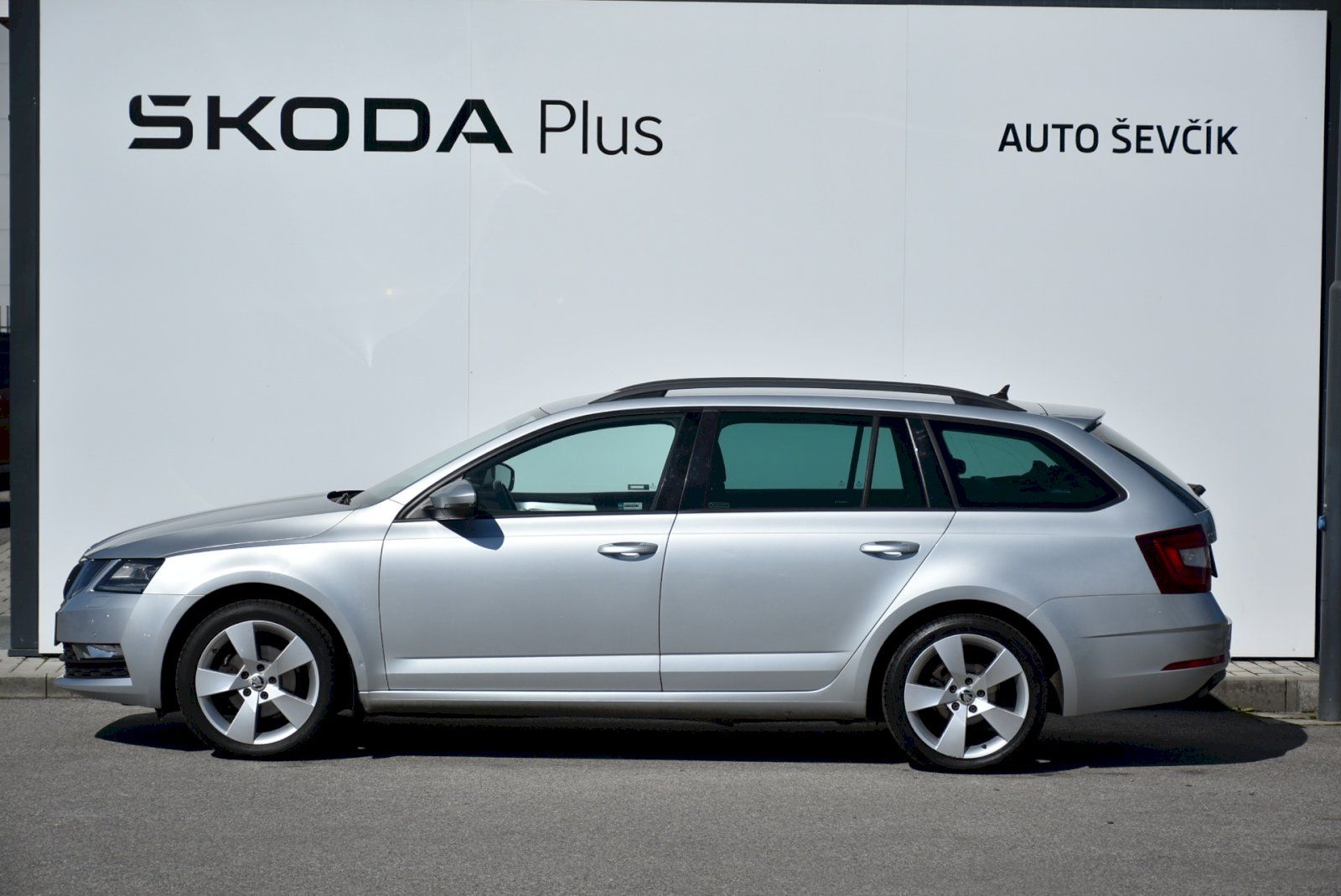 Škoda Octavia, Tour 1.6 TDI 85kW - fotka 3