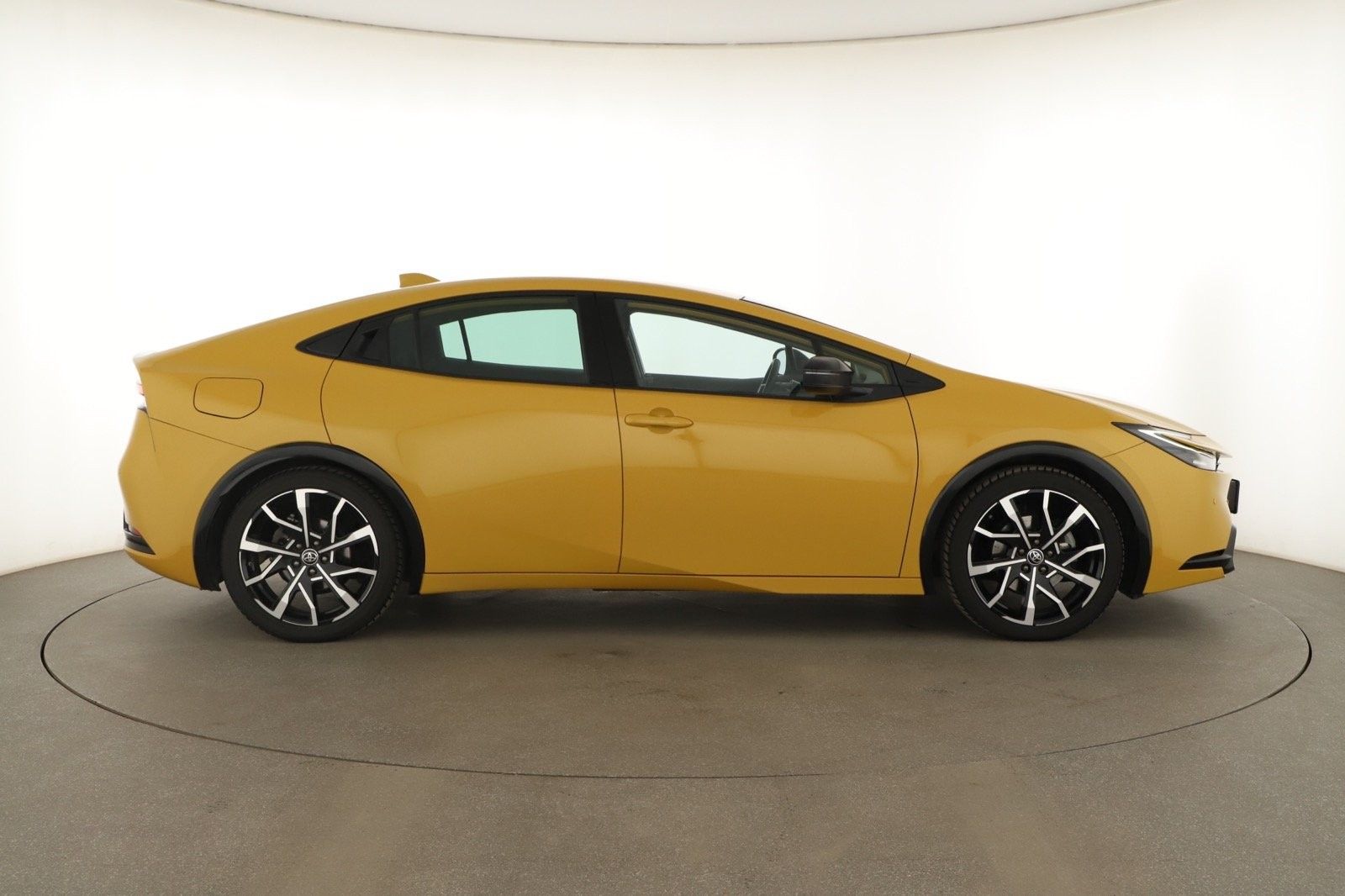 Toyota Prius, 2.0 Plug-in Hybrid, Automat - fotka 6