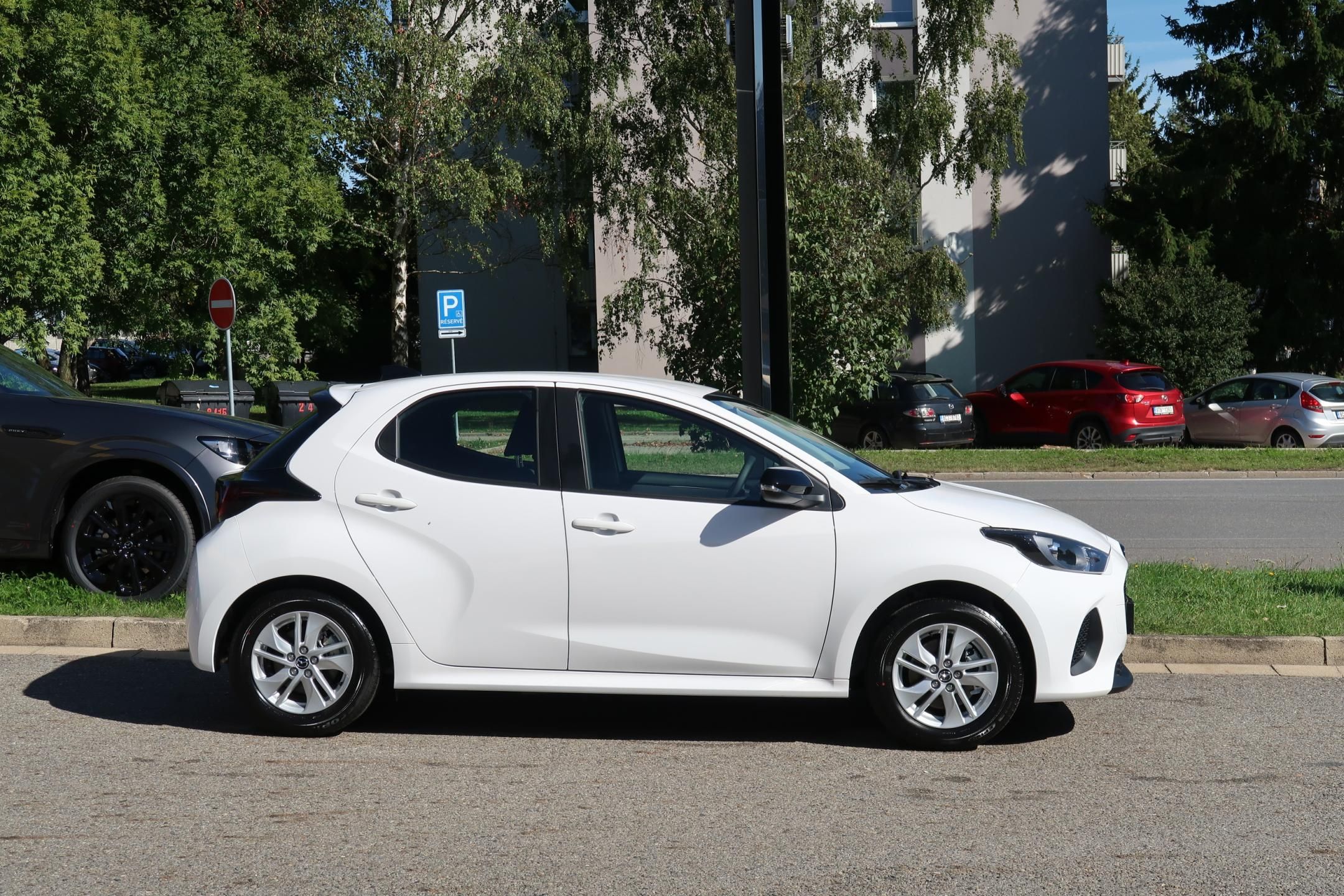 Mazda 2 Hybrid, Mazda 1,5l 116k Center-line - fotka 4