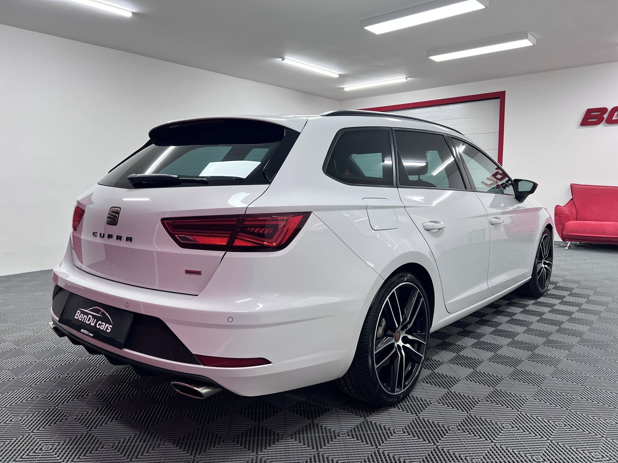 Seat Leon, Cupra ST 300 DSG 4x4 - fotka 4