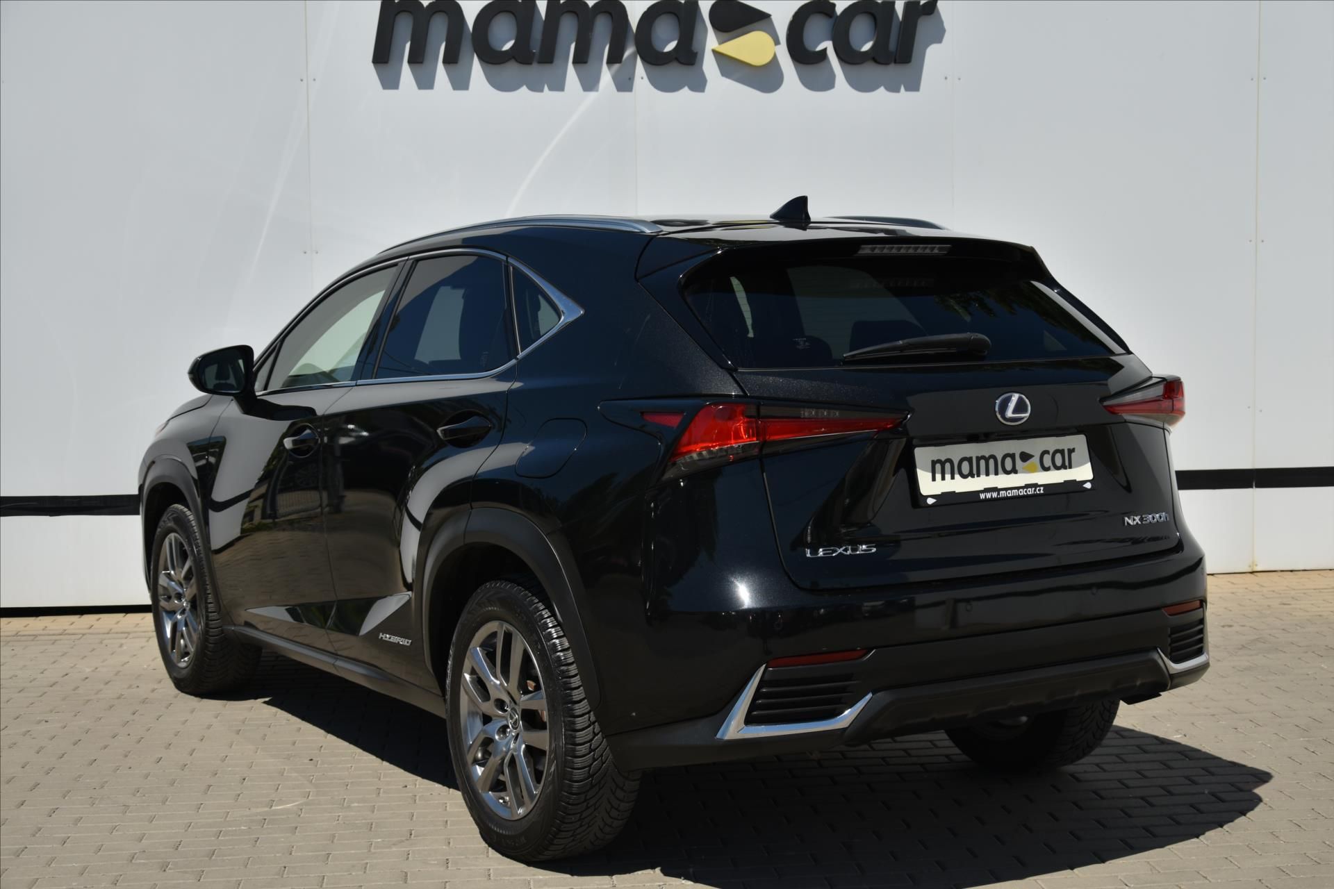 Lexus NX 300h, 2.5 145kW 4WD PRESTIGE ČR - fotka 5