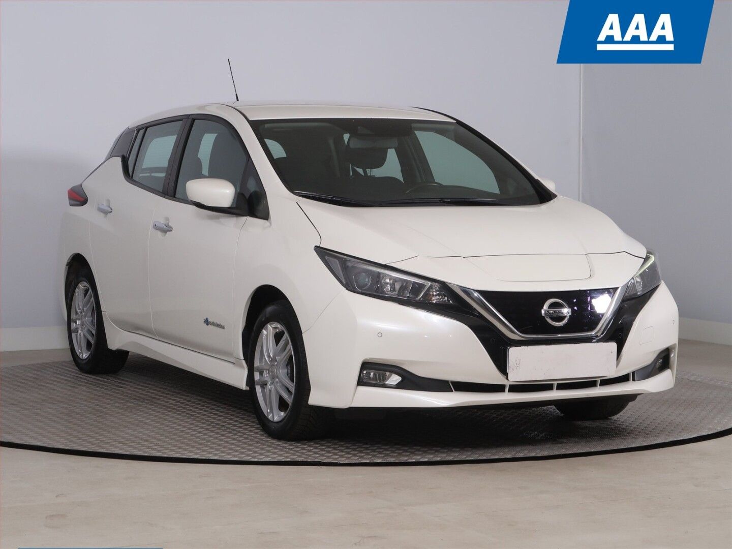 Nissan LEAF, 40 kWh, SoH 87%, Automat