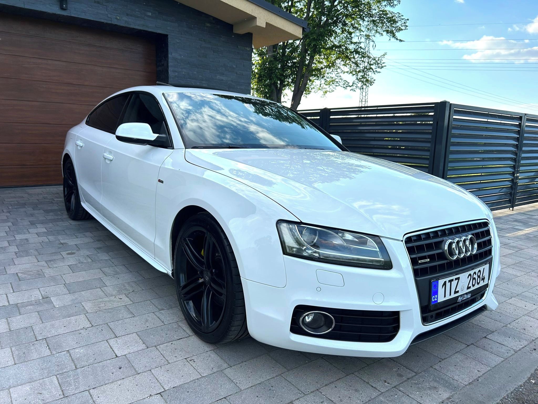 Audi A5, 2.0TFSI QUATTRO 3xS-line 155kw - fotka 4