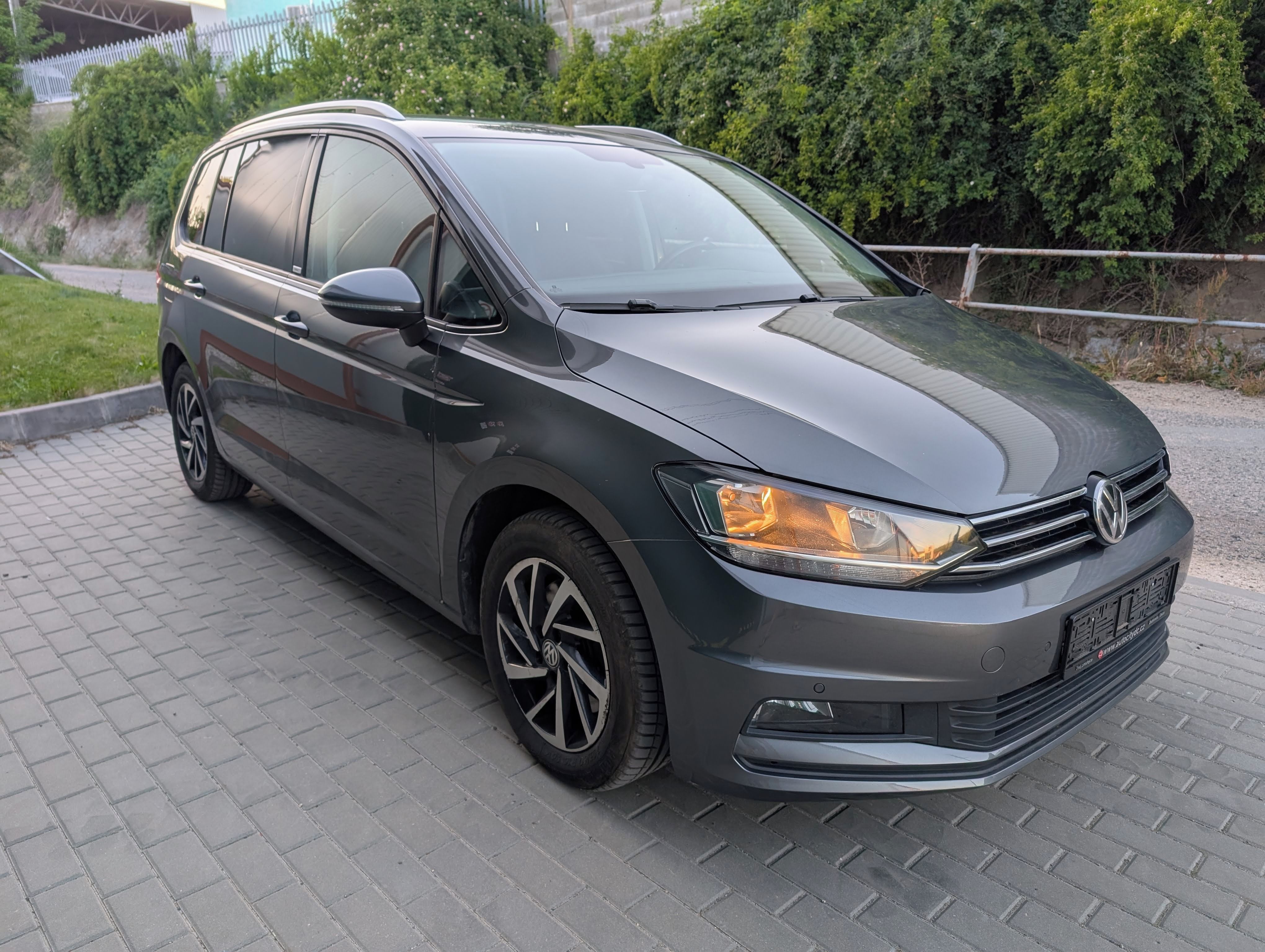 Volkswagen Touran, 2.0 TDI, 110 kW, DSG, 7 MÍST - fotka 4