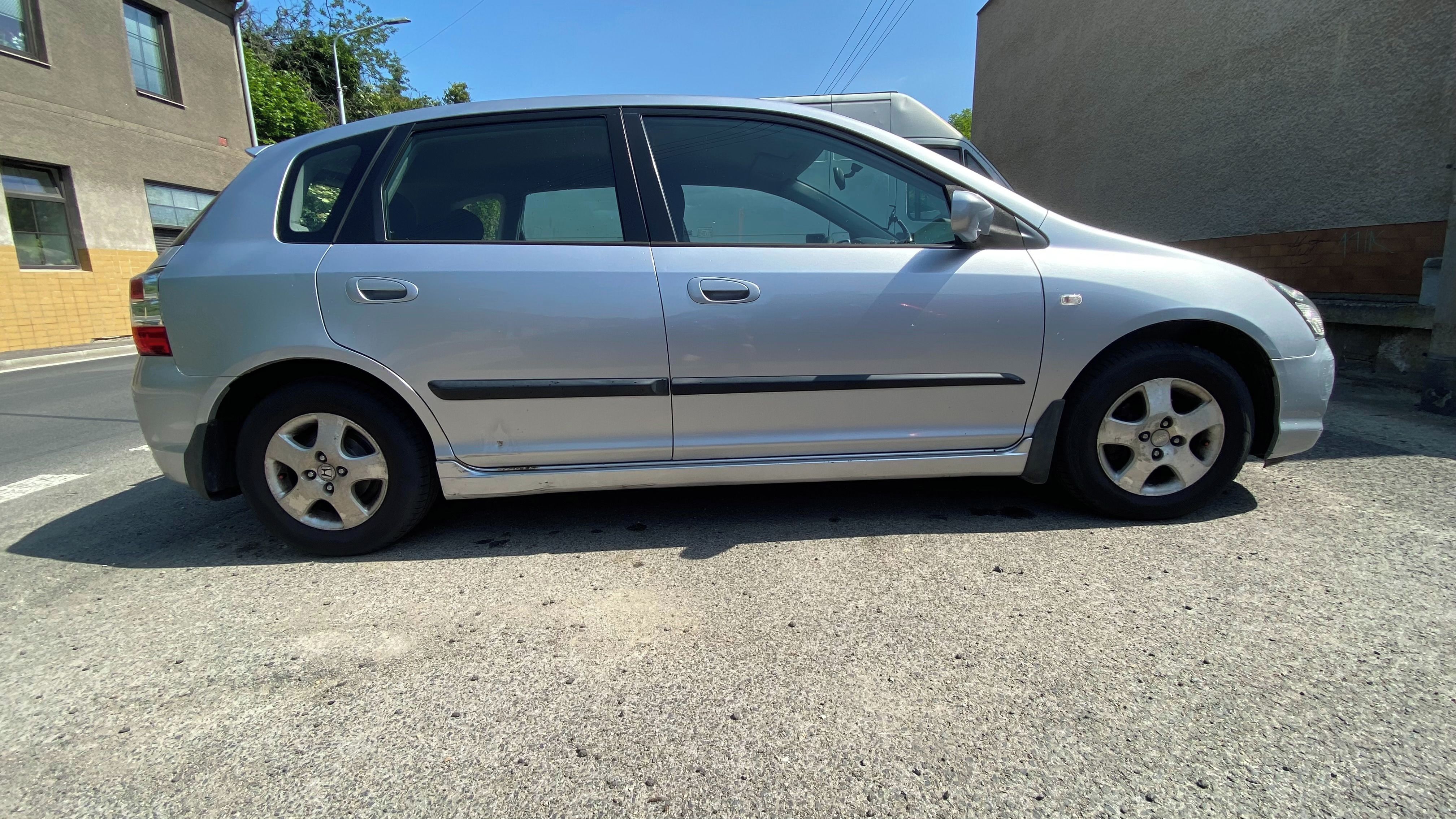 Honda Civic, Honda Civic VII 1.4 66 kW04 - fotka 3