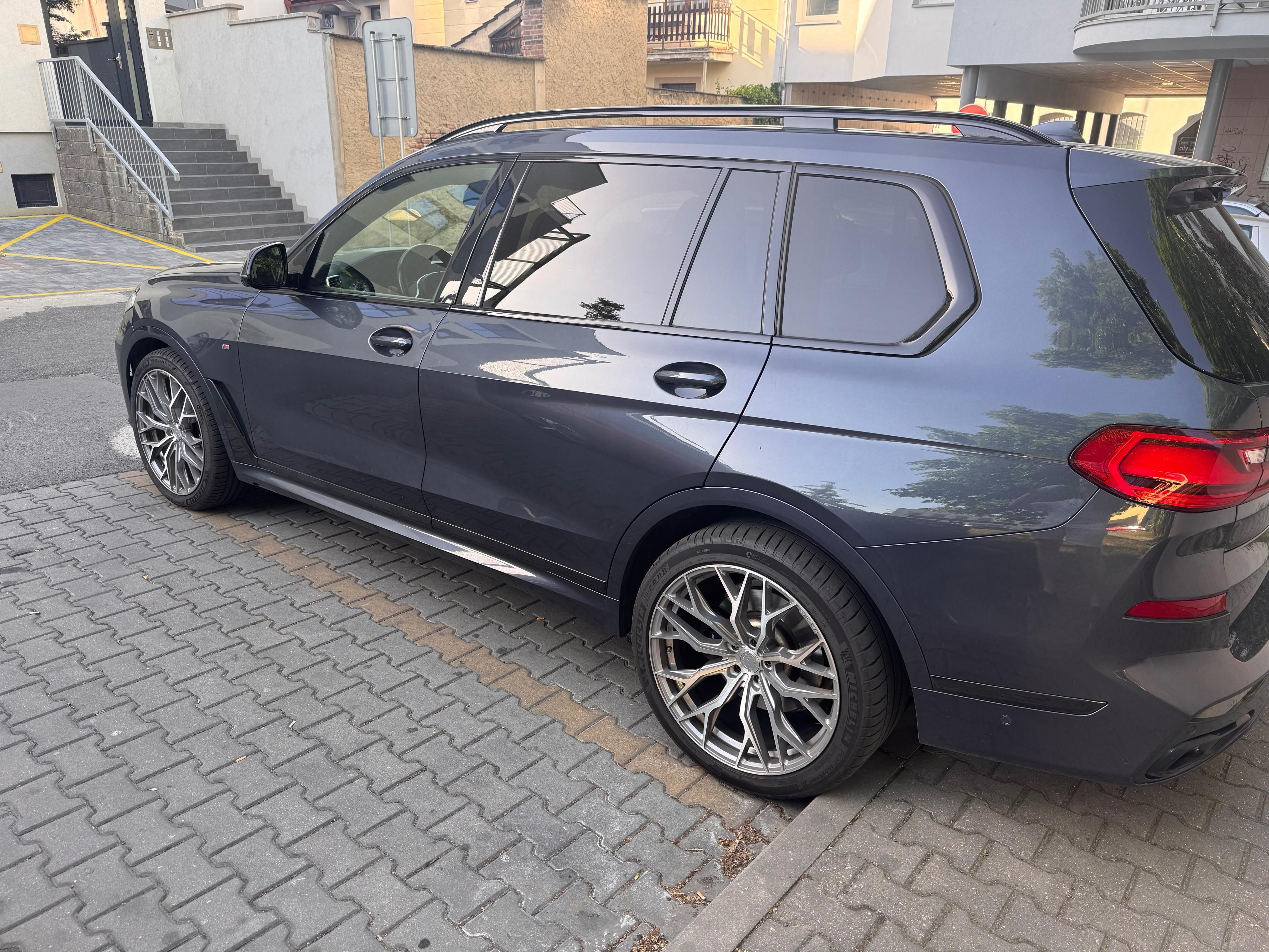 BMW X7, BMW X7 xDrive 40d - fotka 5