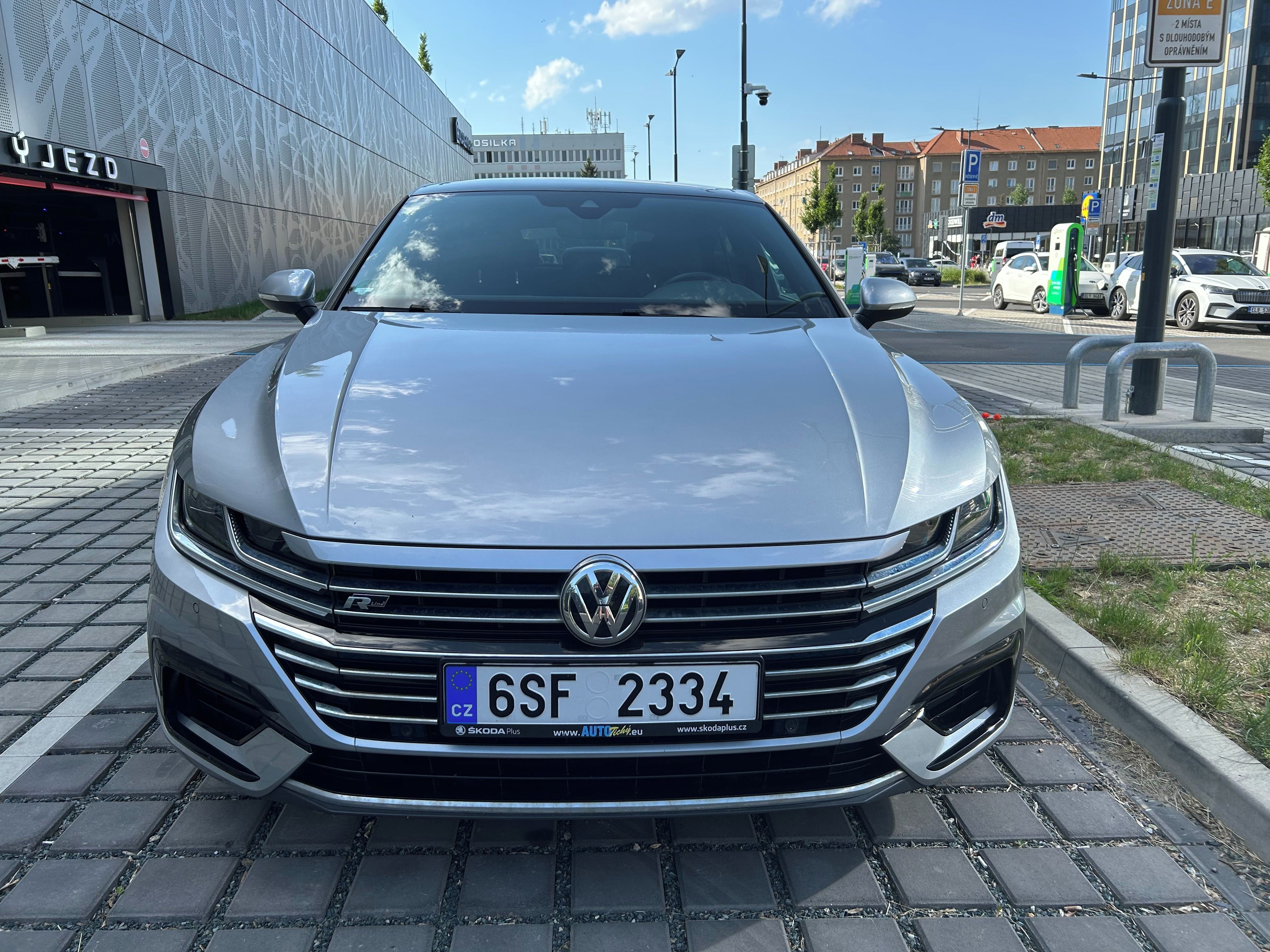Volkswagen Arteon, 2.0 TSI R-Line - servisováno - fotka 2