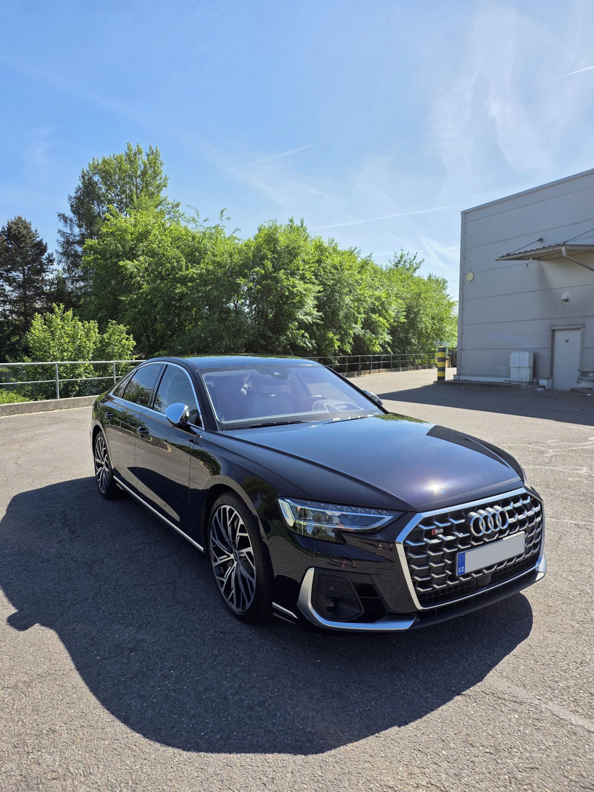 Audi S8, Carbon/B&O/Masáž - fotka 2