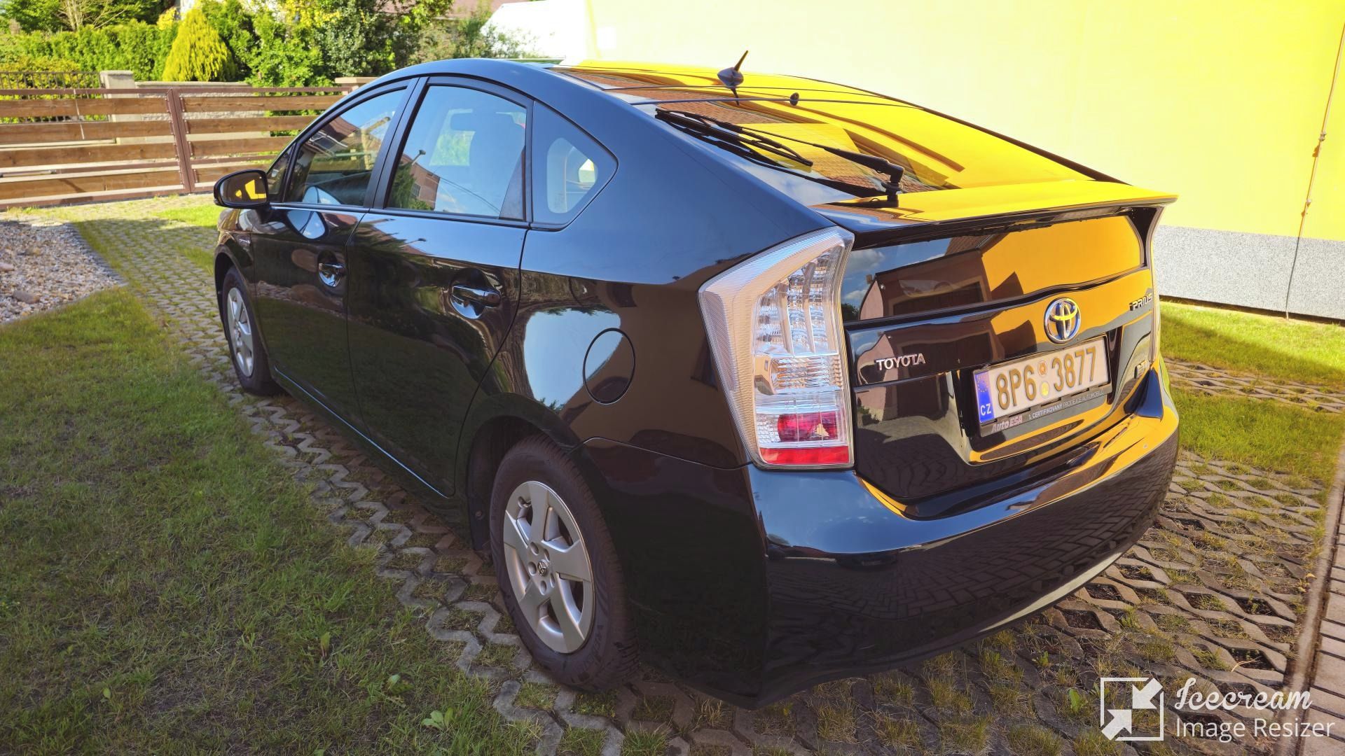 Toyota Prius, 1.8 Hybrid - fotka 2