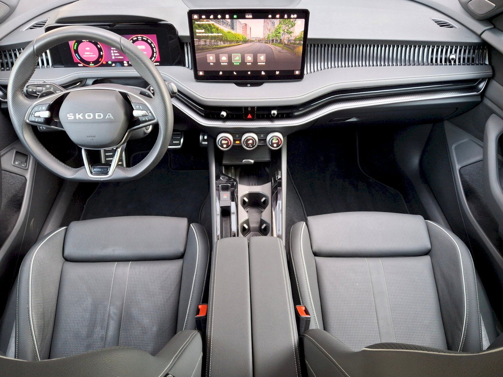Škoda Superb, Combi iV SportLine DSG 1,5TSi - fotka 5