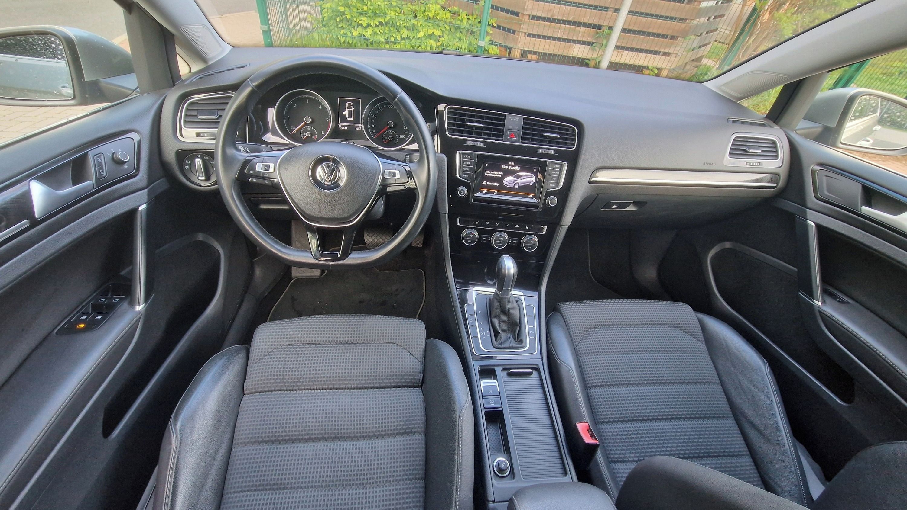 Volkswagen Golf, 1,6TDI DSG HIGHLINE ČR PĚKNÝ - fotka 5