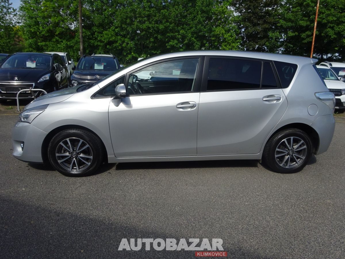 Toyota Verso, 1,6 D-4D, 7 MÍST - fotka 4