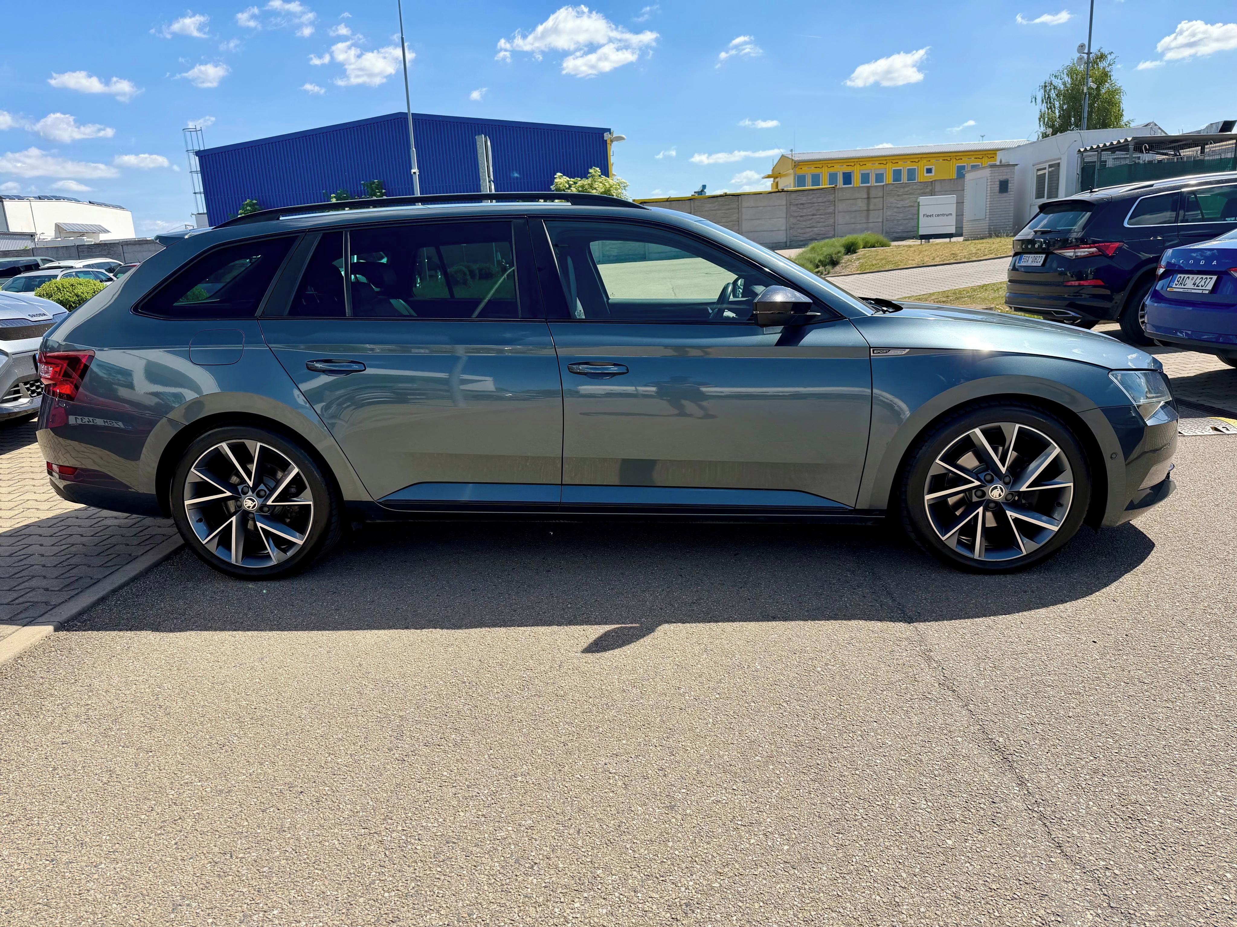 Škoda Superb, 2.0 TDI 140kW DSG SPORTLINE!!! - fotka 4