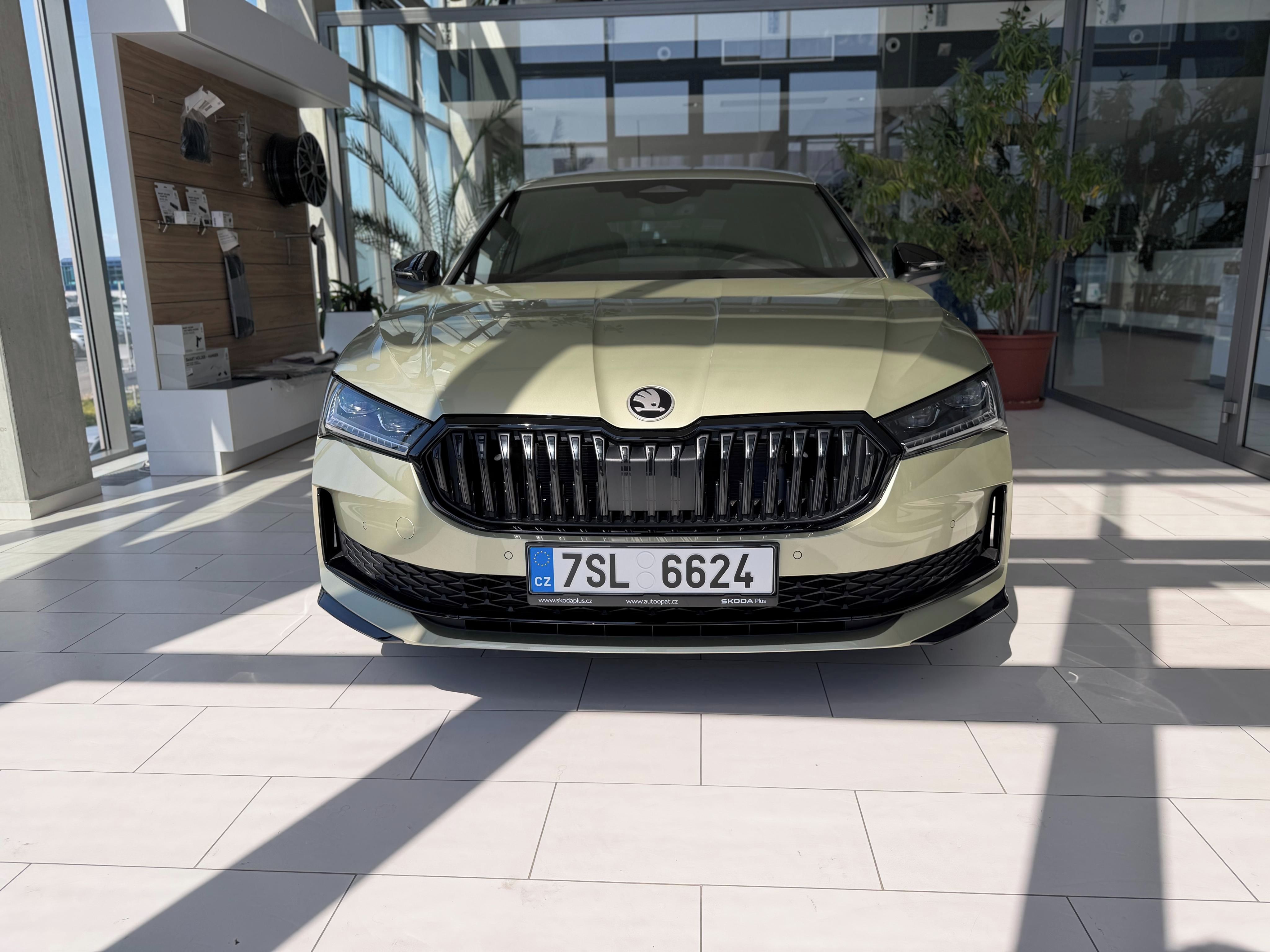 Škoda Superb, 2,0 TDI 110 kW DSG - fotka 2