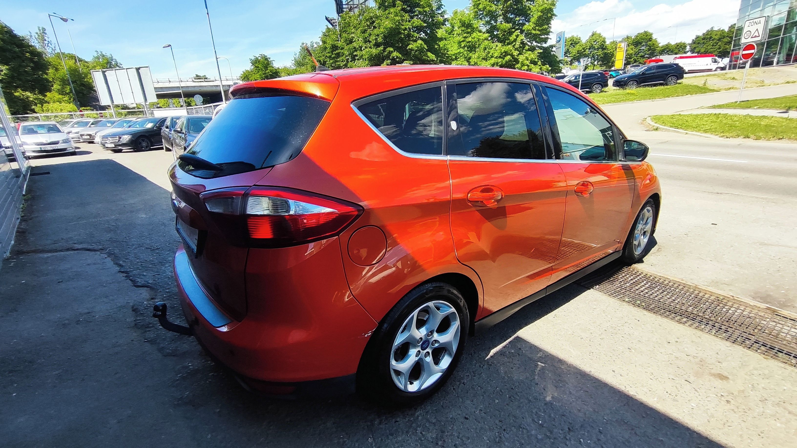 Ford C-MAX, 1.6 16V 92kW Ghia - fotka 5