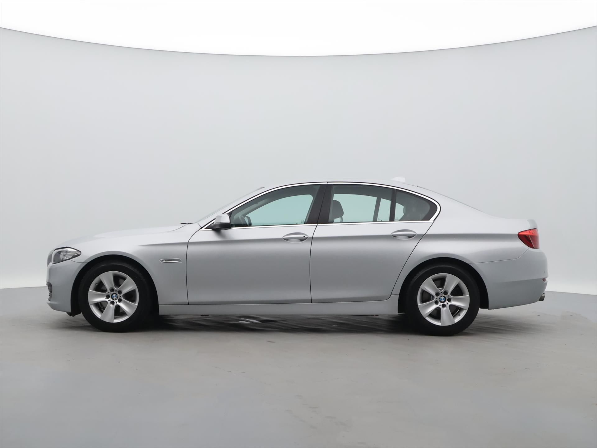 BMW Řada 5, 2.0 520da 135kW Aut.klima Kůže - fotka 4