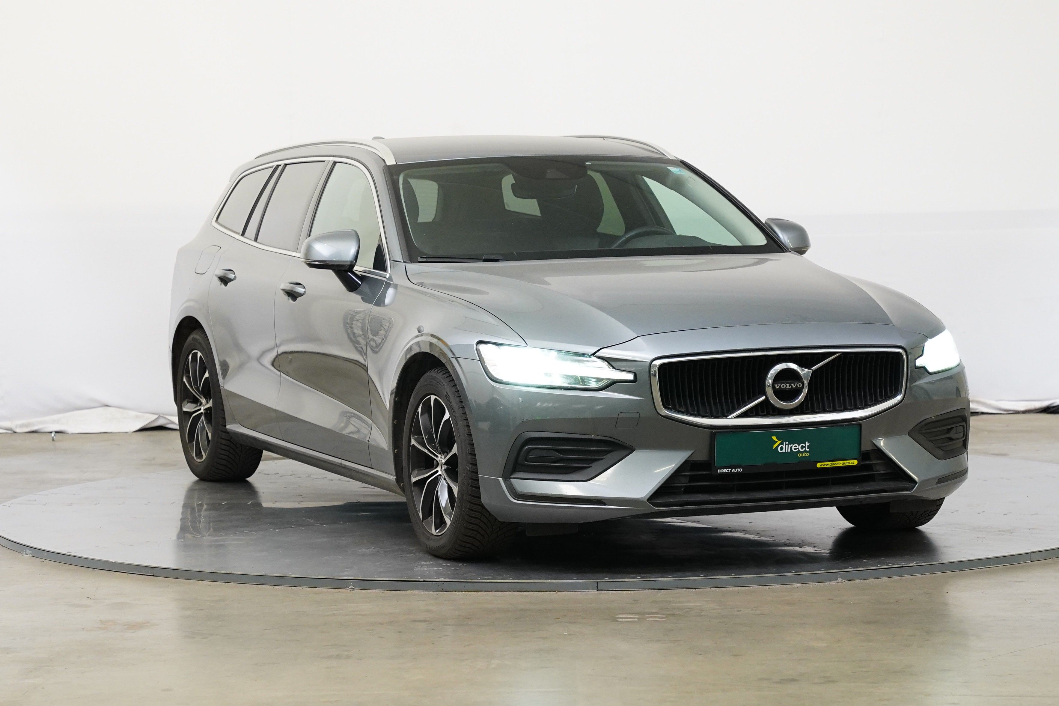Volvo V60, 2.0 D4 140 kW Momentum - fotka 3