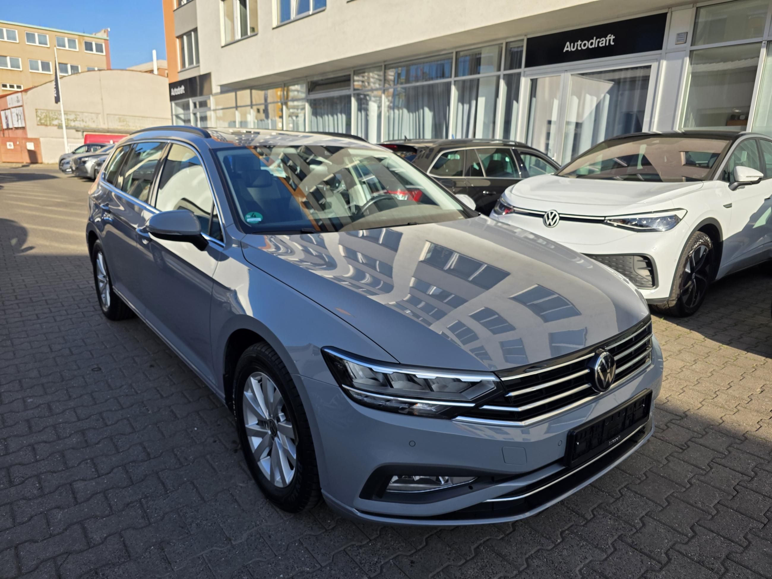 Volkswagen Passat Variant, 2.0 TDI 110kW DSG / 2x sada AL