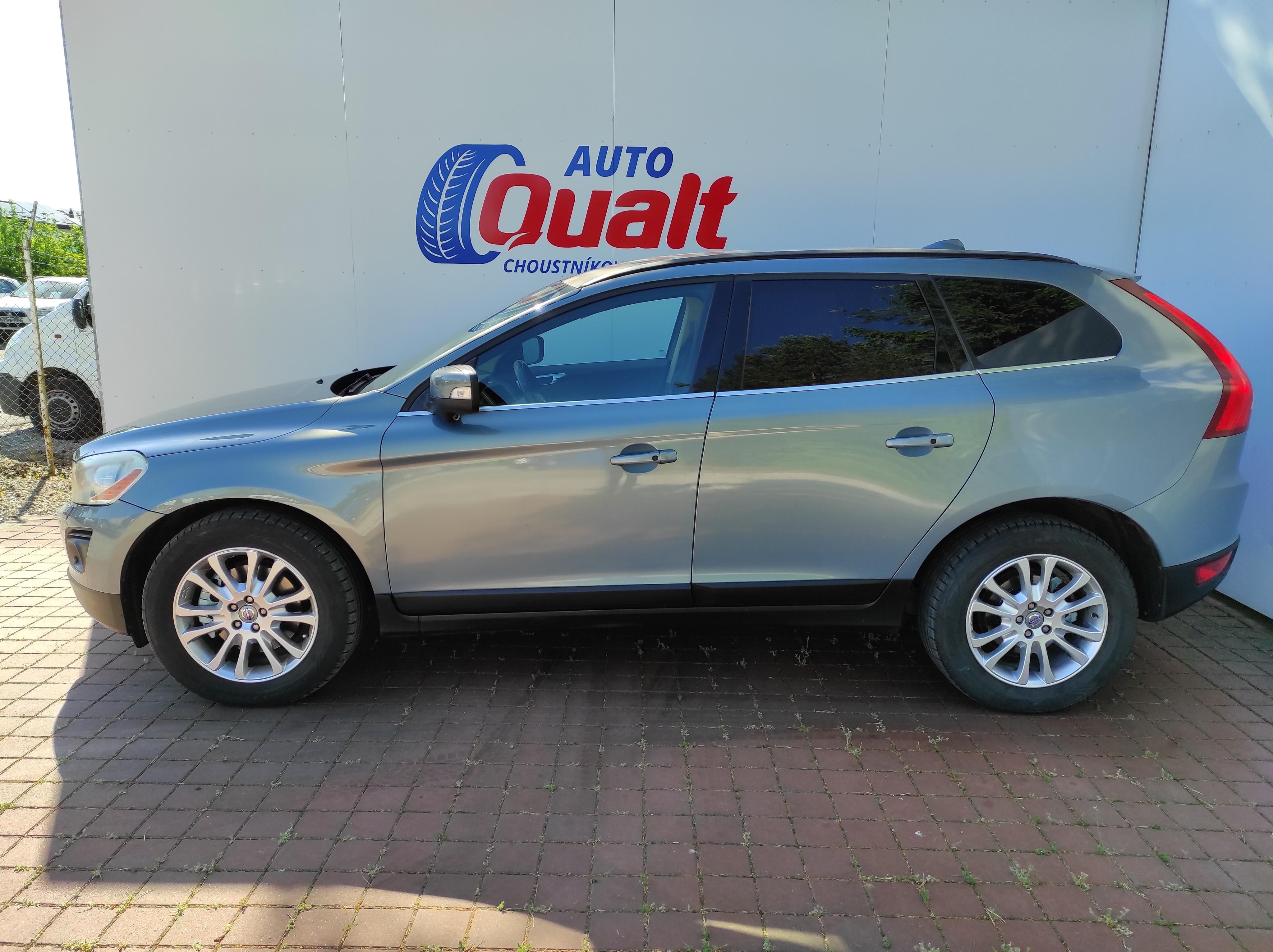 Volvo XC60, 2.4 D5 AWD ČR, AUTOMAT - fotka 2