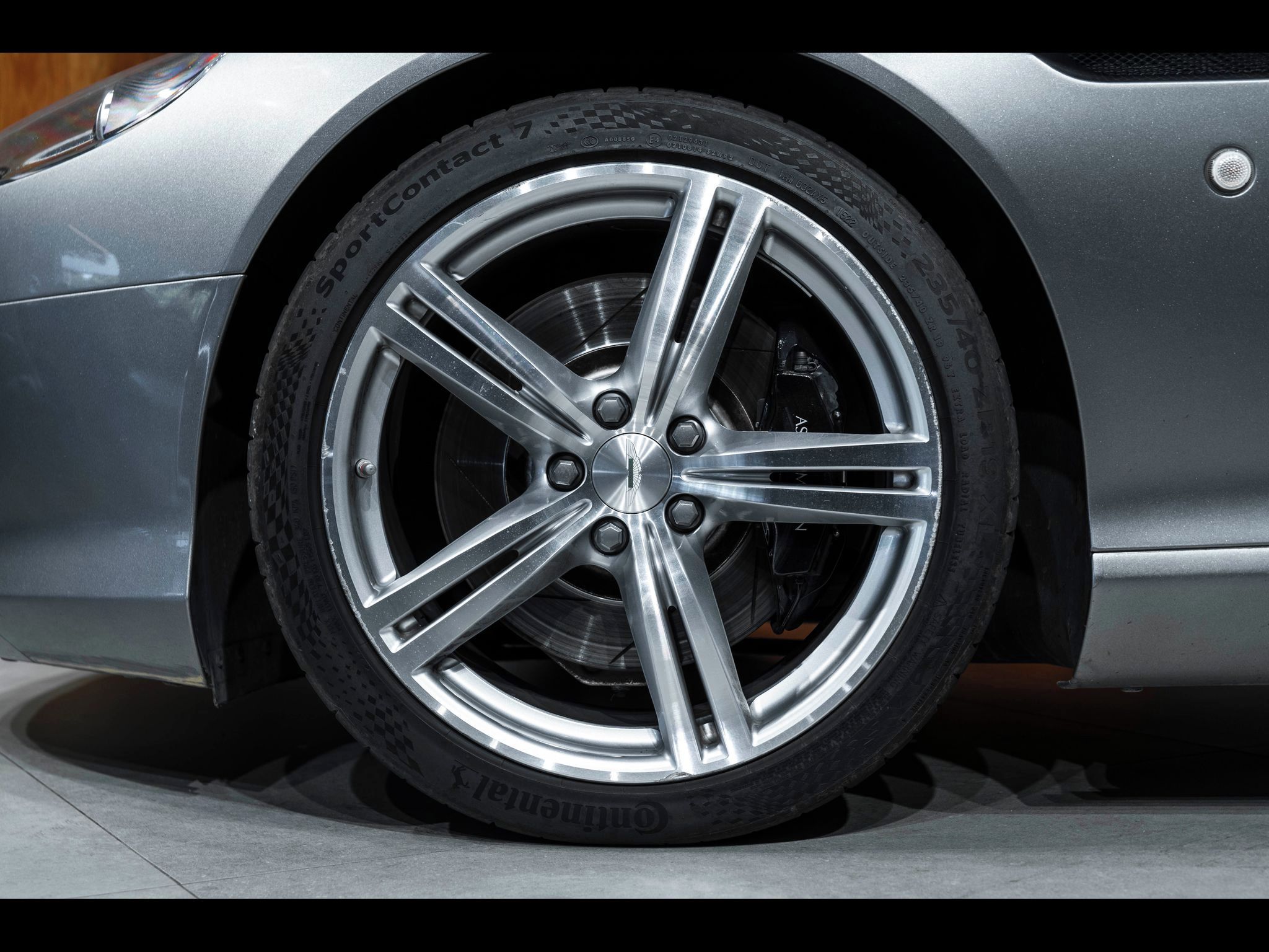 Aston Martin DB9 - fotka 5