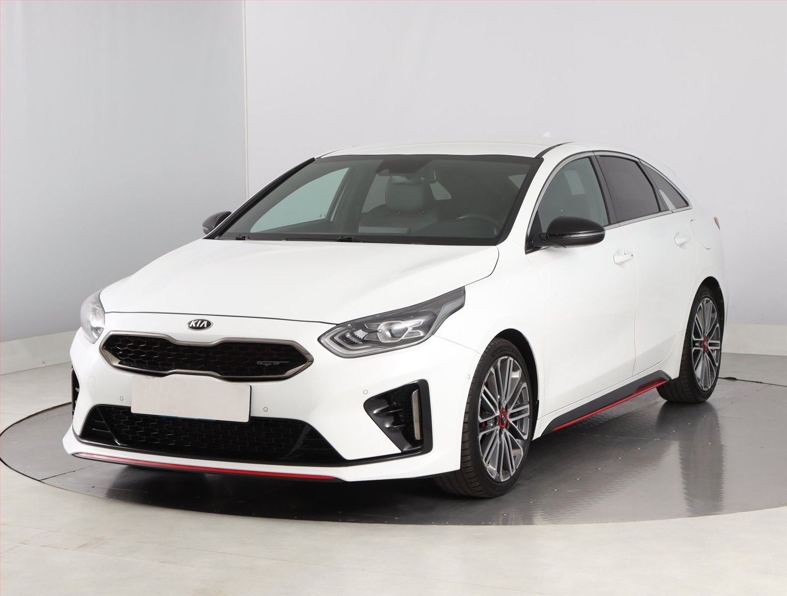 Kia ProCeed, GT 1.6 T-GDI, Automat, ČR - fotka 2