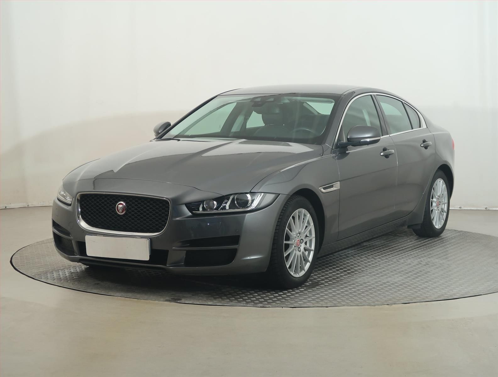Jaguar XE, E-Performance, NOVÁ CENA - fotka 2